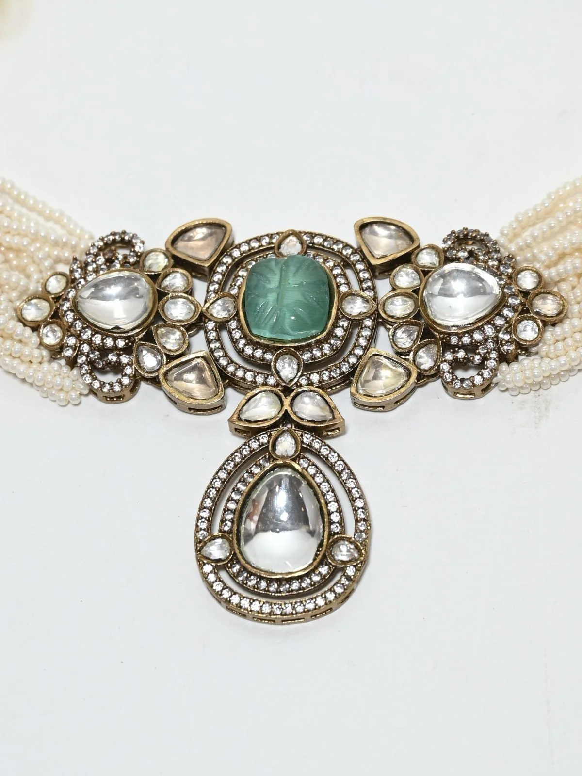 Odette White And Green Alloy Kundan And Stone Jewellery Set For Women - Image 5