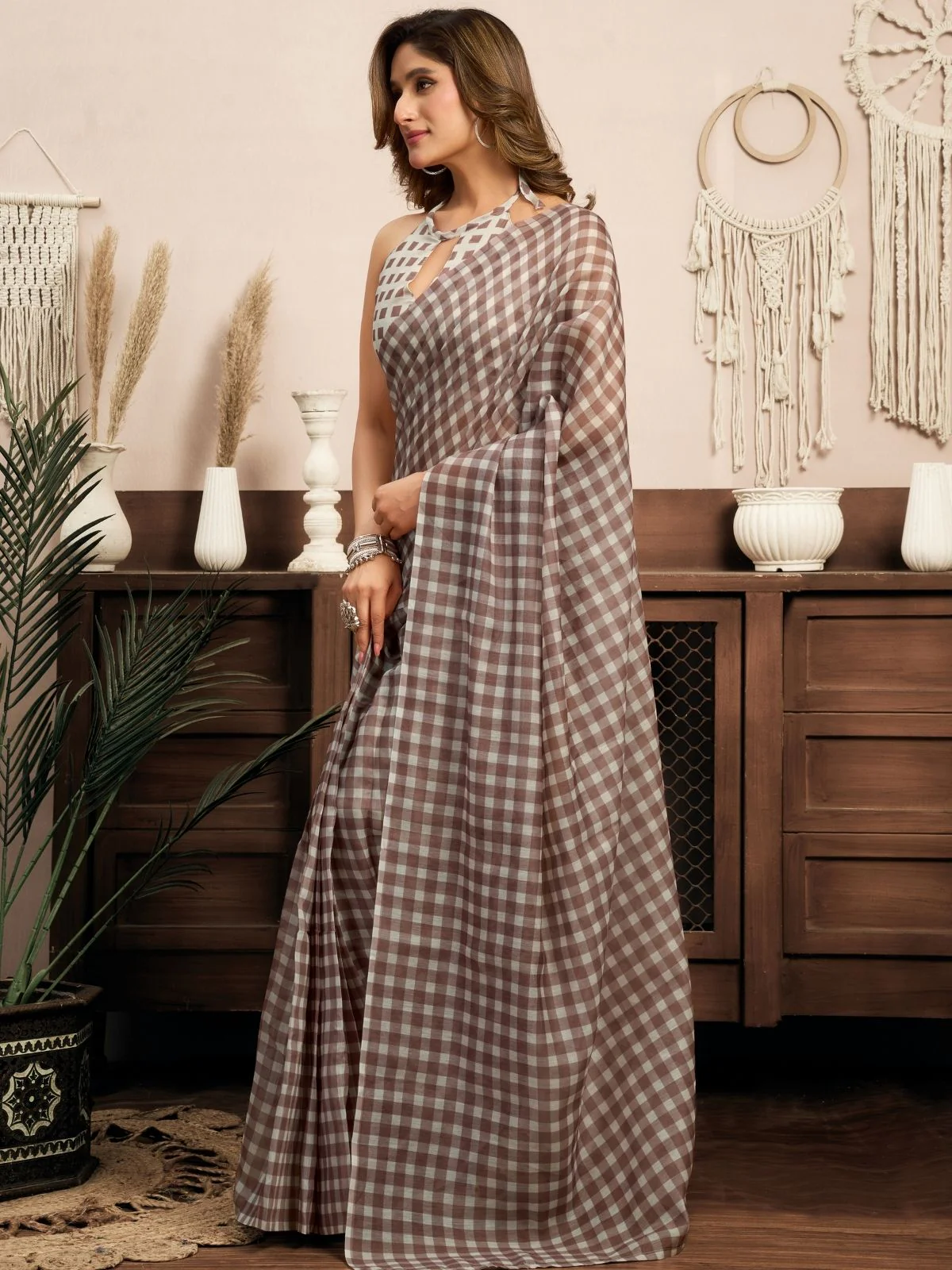 Odette White And Mauve Cotton Linen Zari Work Saree For Women - Image 2