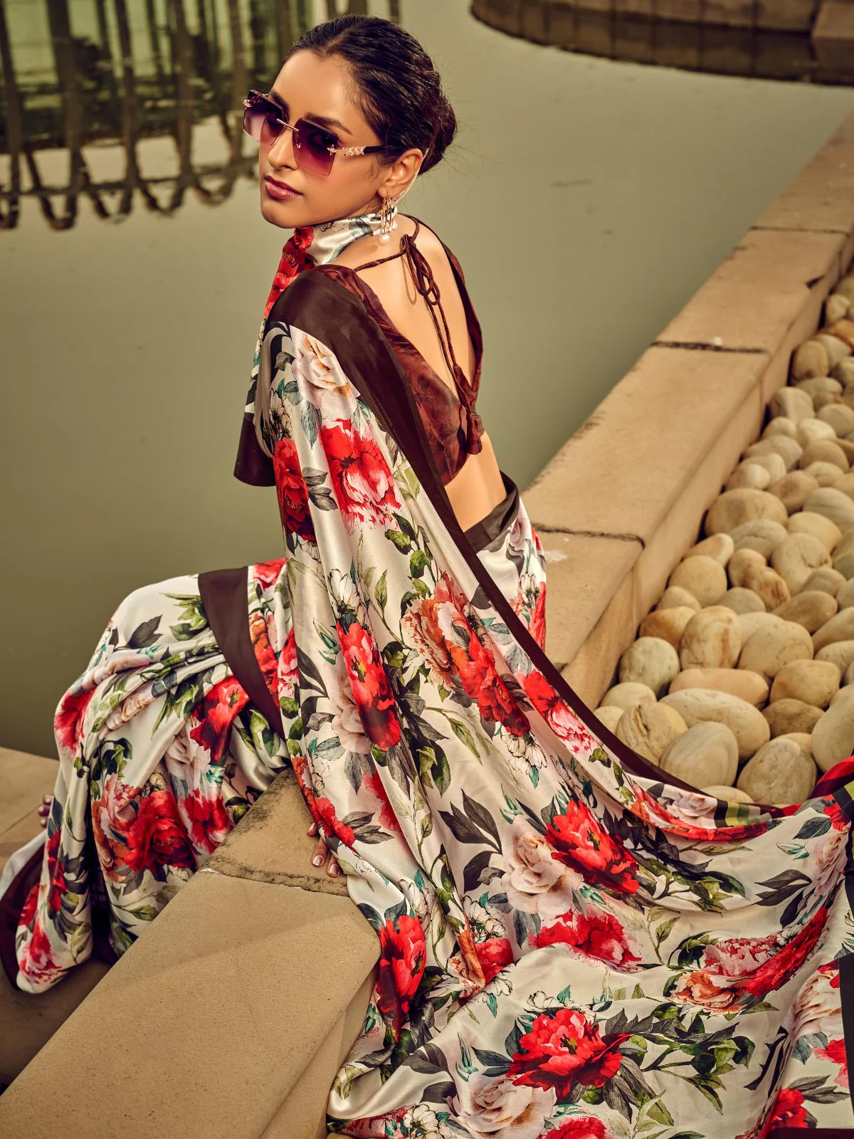 Odette White And Red Satin Printed Saree With Unstitched Blouse For Women - Image 4