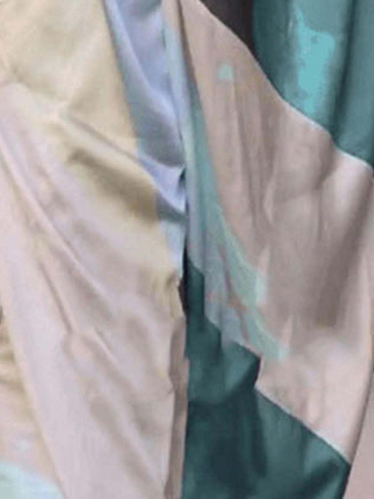 Odette White And Teal Satin Printed Saree With Unstitched Blouse For Women - Image 4