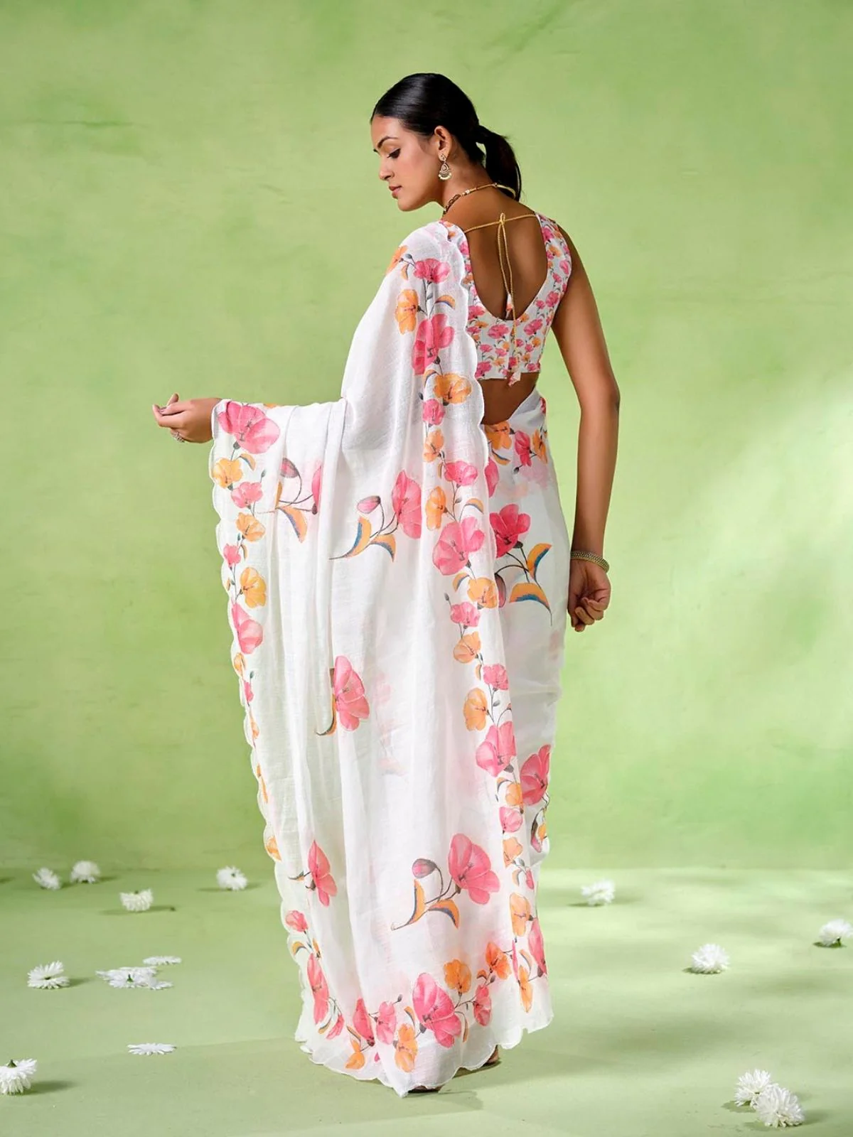 Odette White Cotton Linen Solid Printed Saree For Women - Image 4