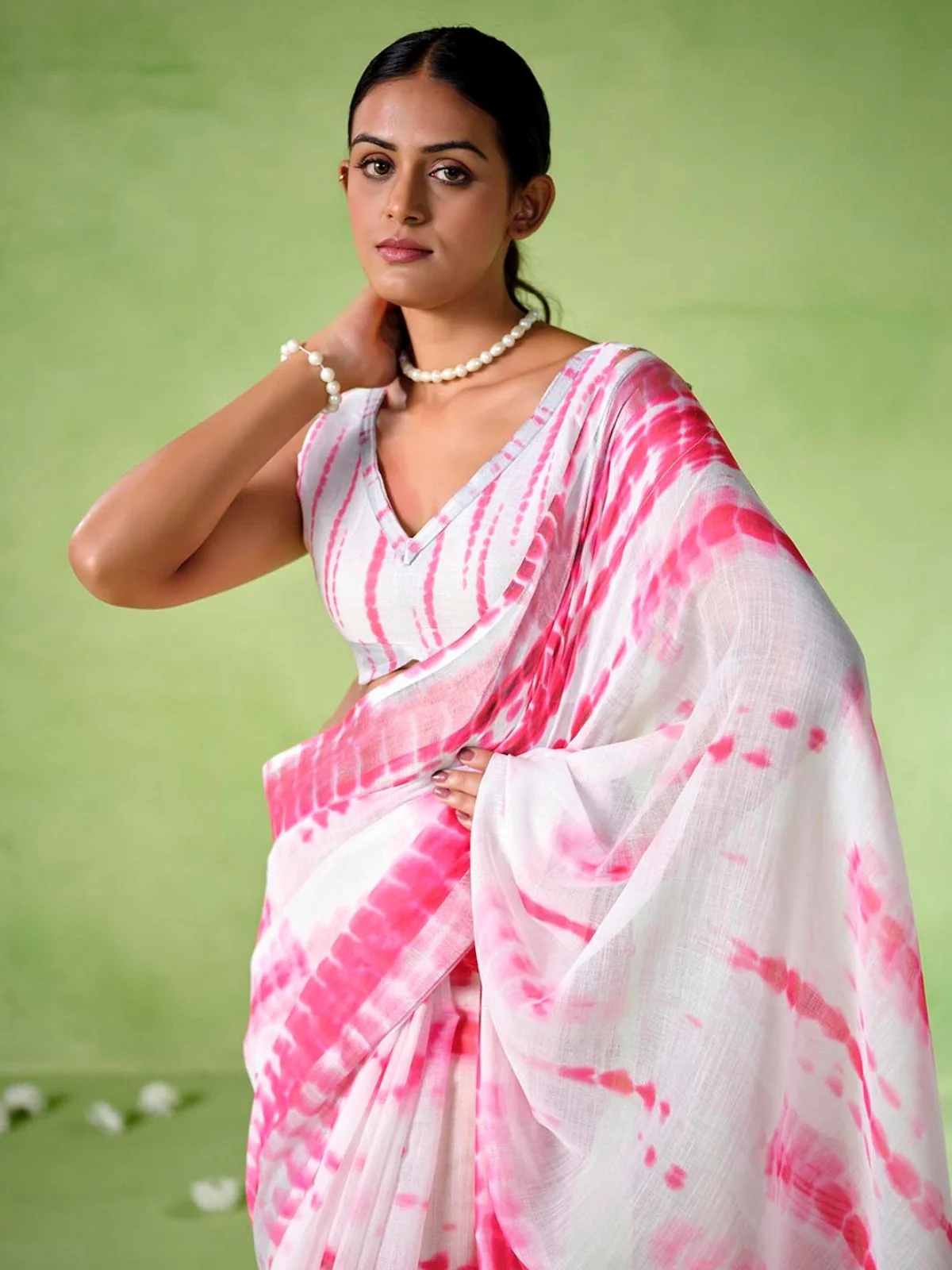 Odette White Cotton Linen Solid Printed Saree For Women - Image 5