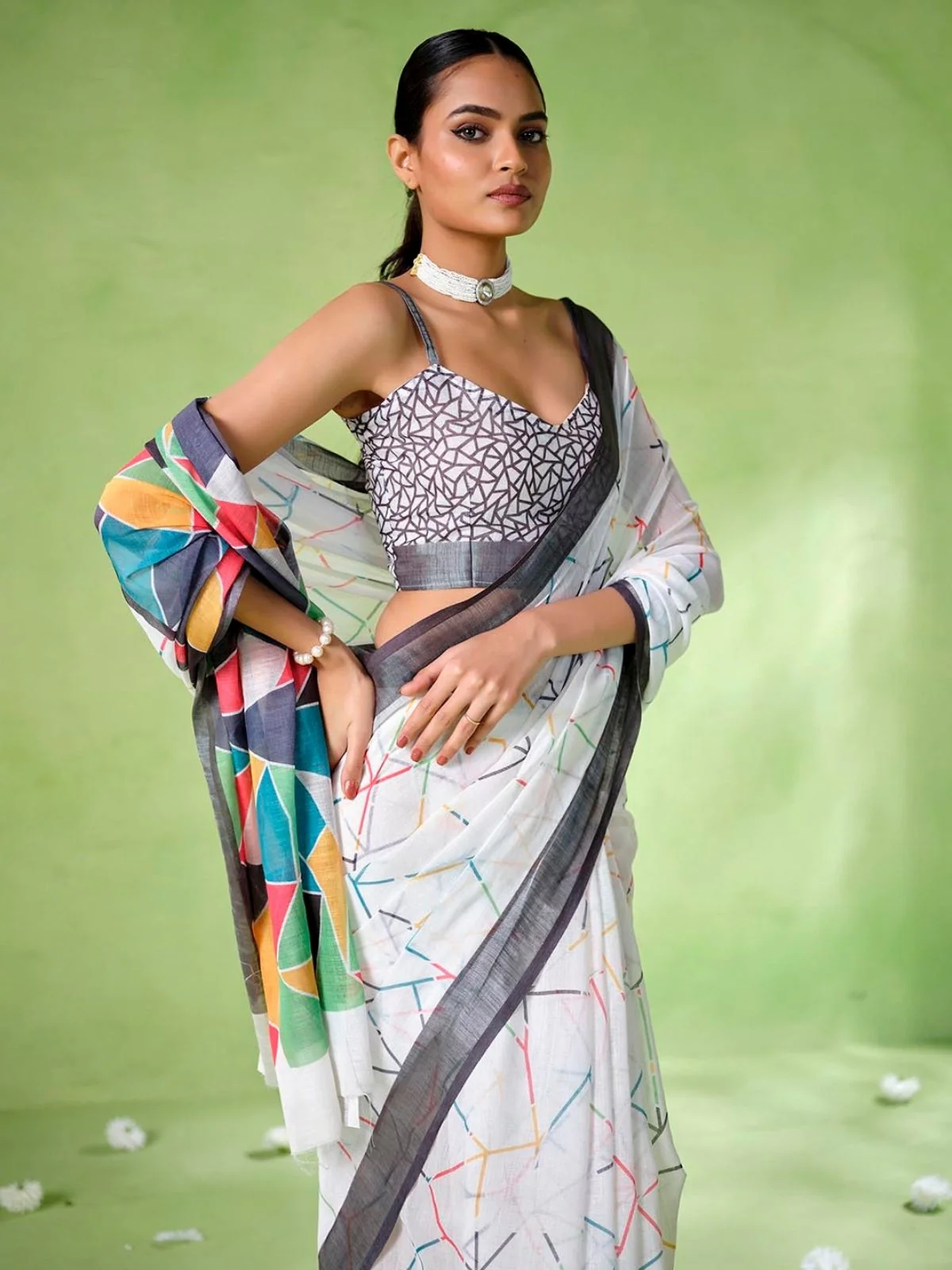 Odette White Cotton Linen Solid Printed Saree For Women - Image 5