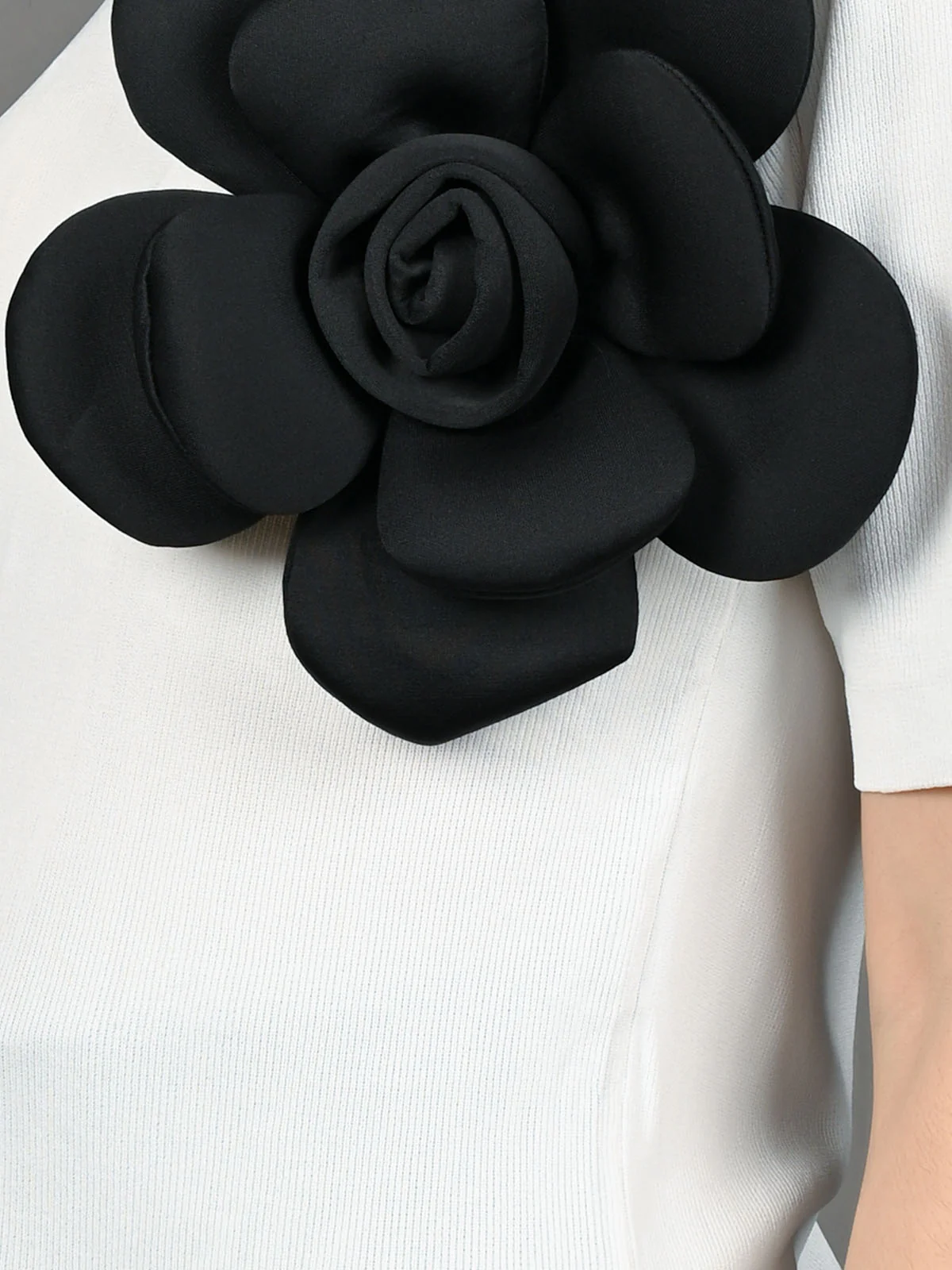 Odette White Cotton Rib Solid With Black Flower Top For Women - Image 4