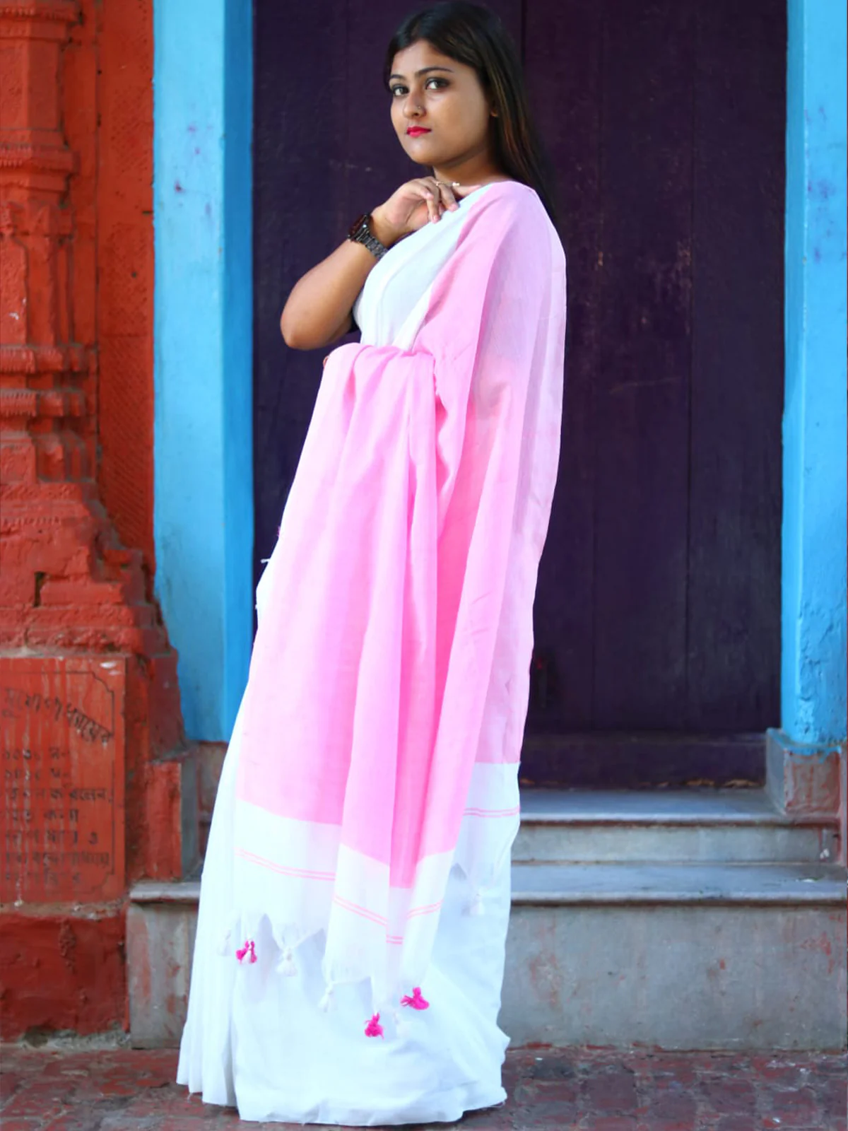 Odette White Cotton  Saree  With Unstitched Blouse for Women - Image 2