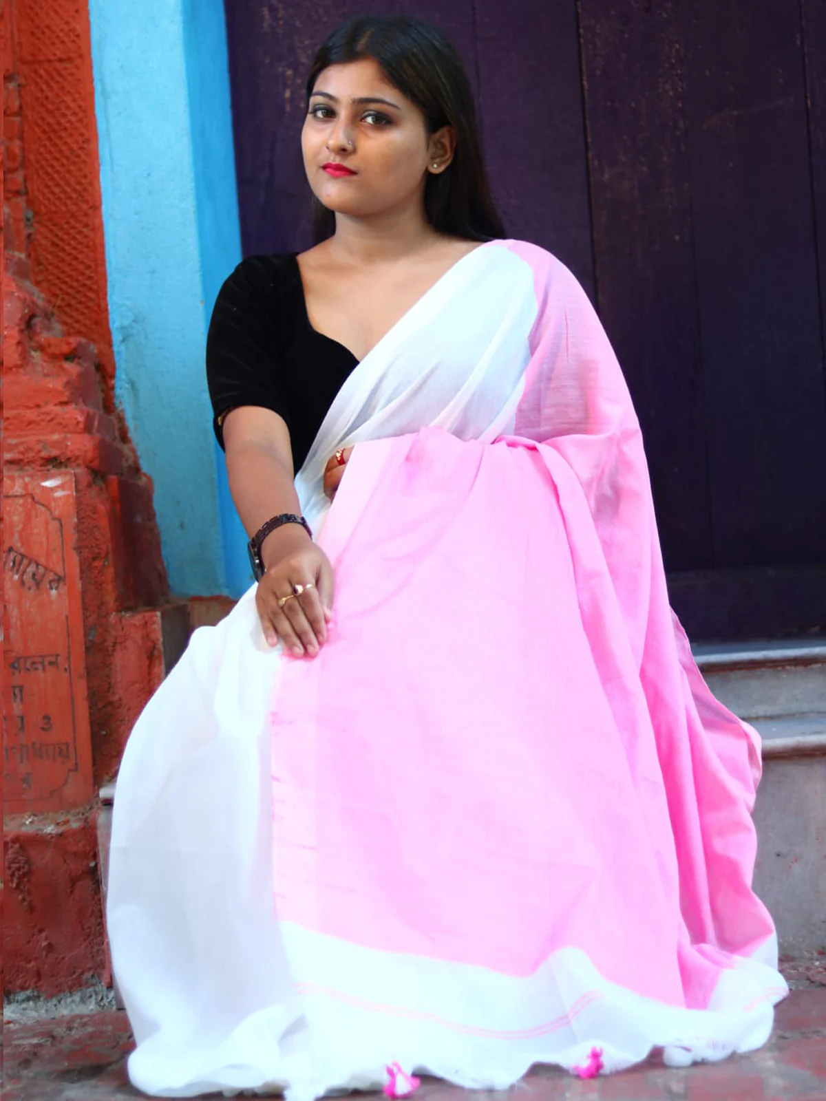 Odette White Cotton  Saree  With Unstitched Blouse for Women - Image 3