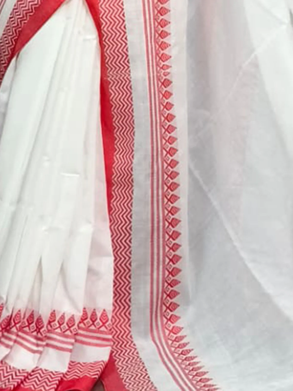 Odette White Cotton  Saree With Unstitched Blouse For Women - Image 5