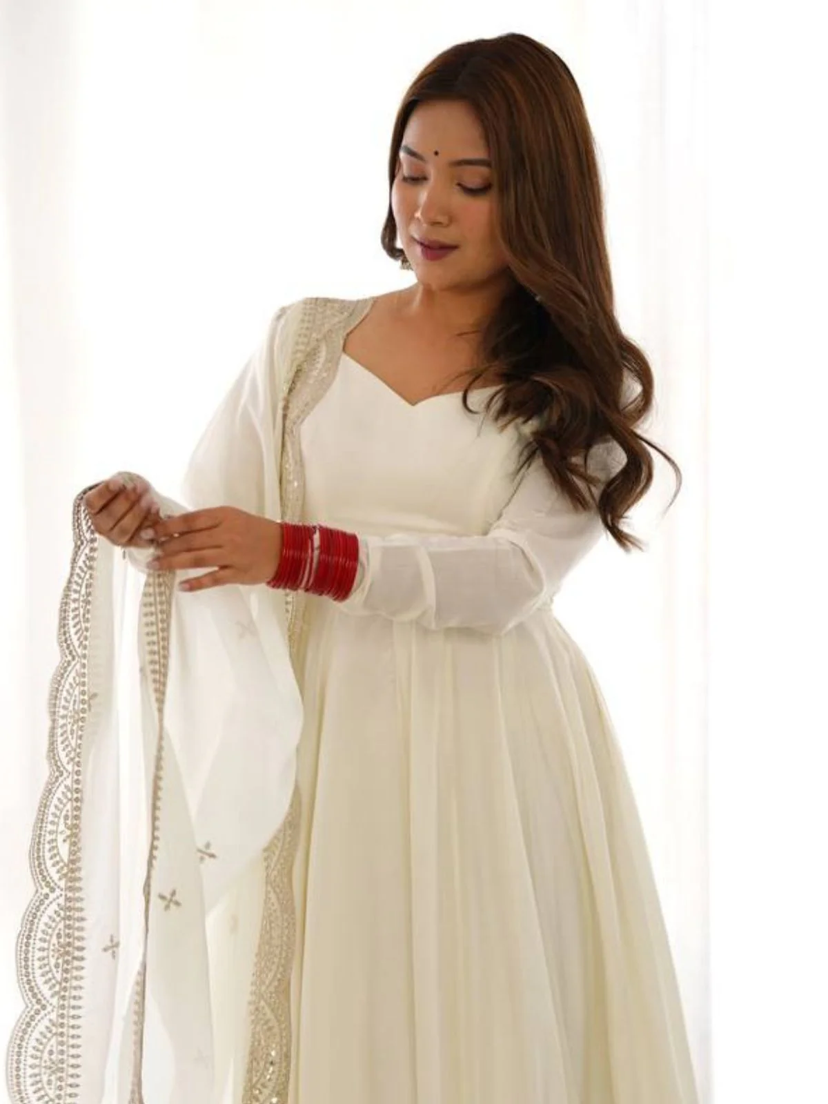 Odette White Georgette Plain Kurta Set For Women - Image 3