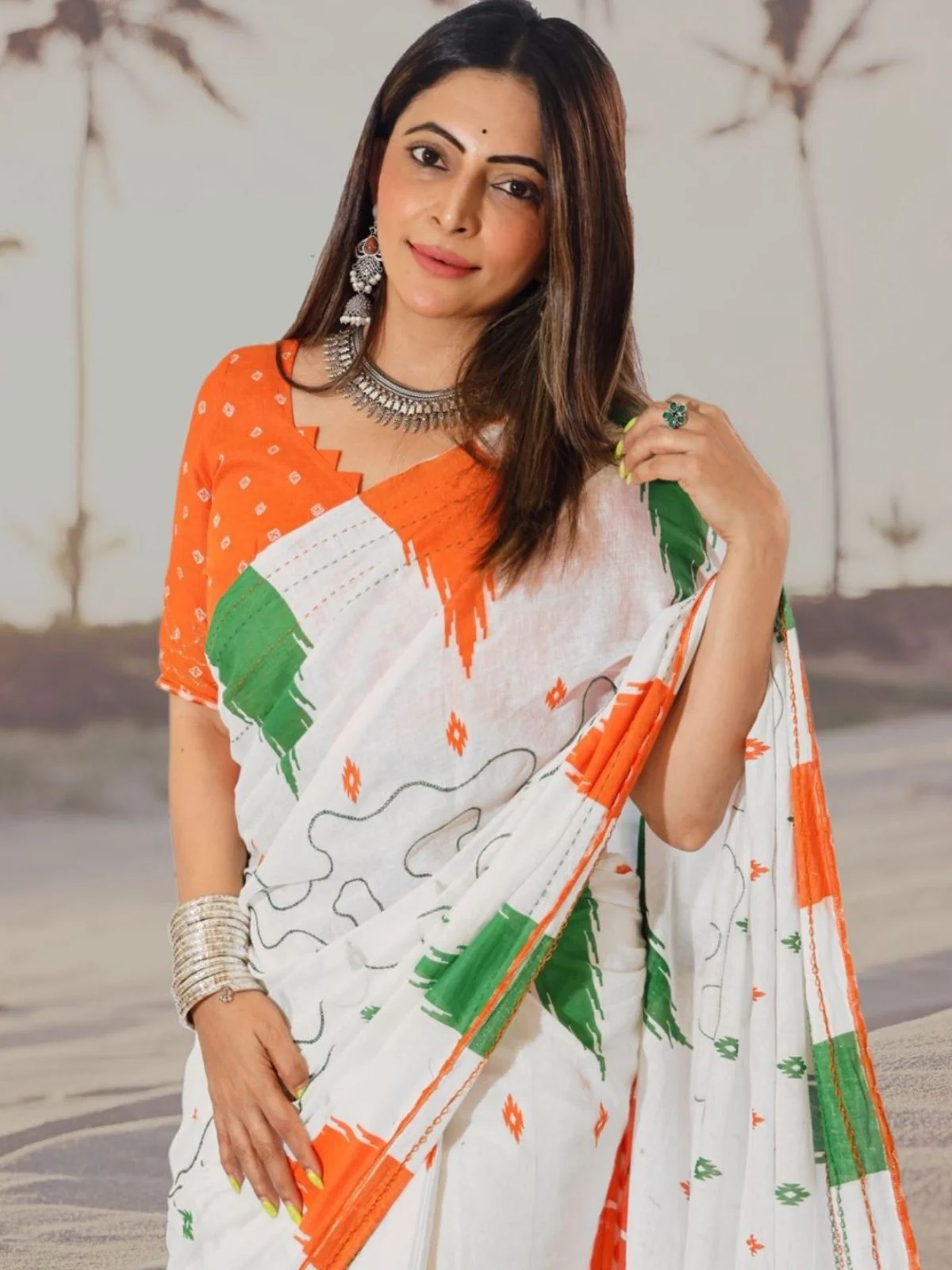 Odette White Georgette Printed Saree For Women - Image 4