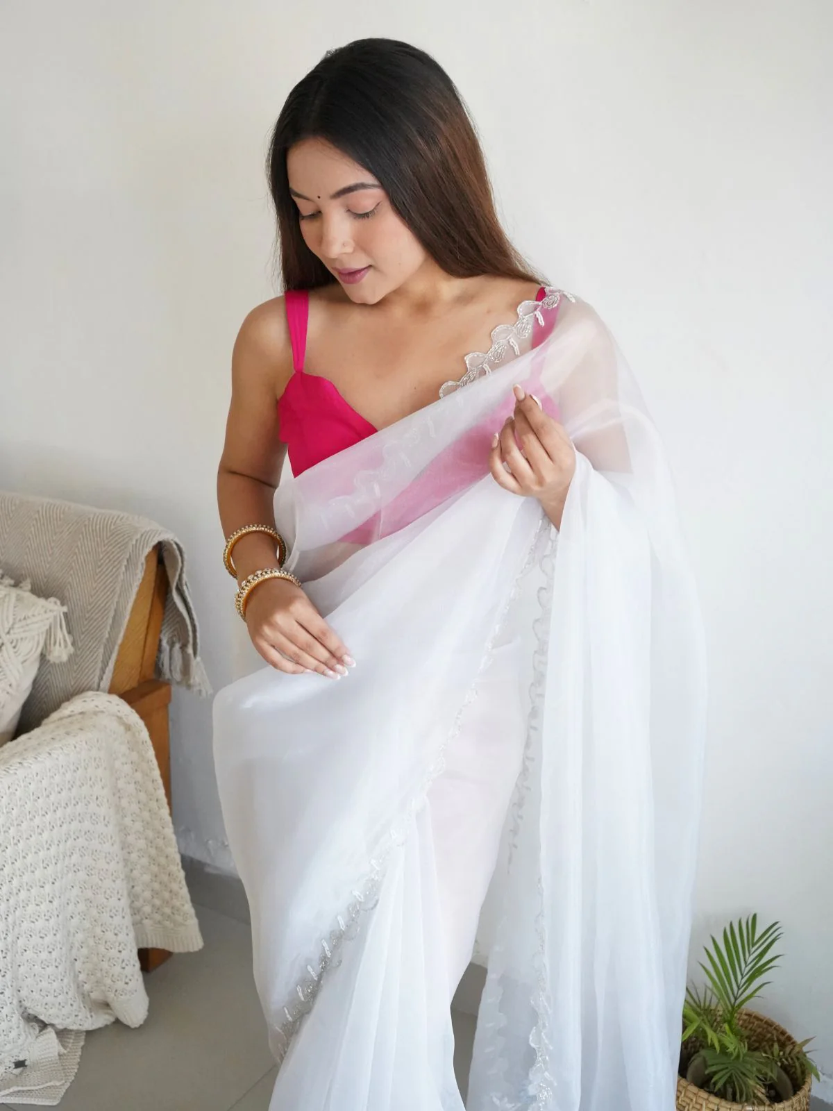Odette White Organza Embroidered Saree With Unstitched Blouse For Women - Image 3