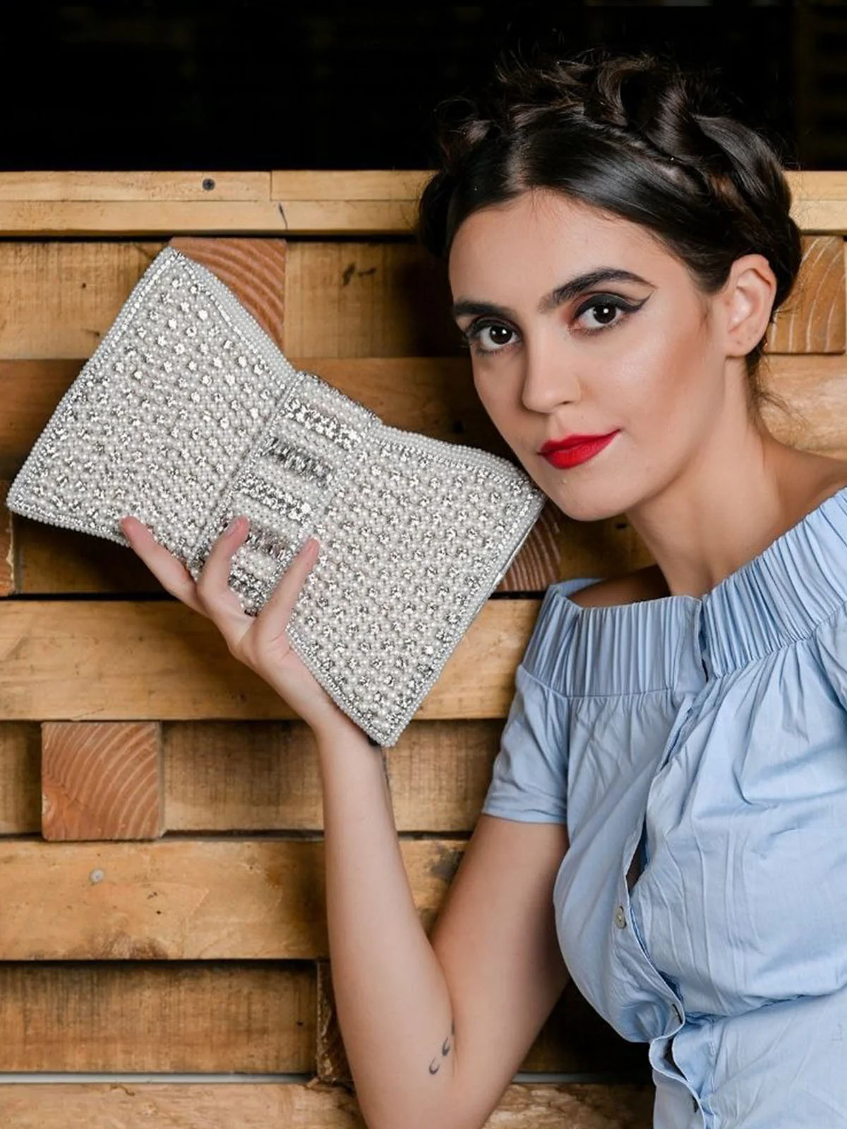 Odette White Pearl Beaded And Silver Rhinestone Clutch. - Image 2