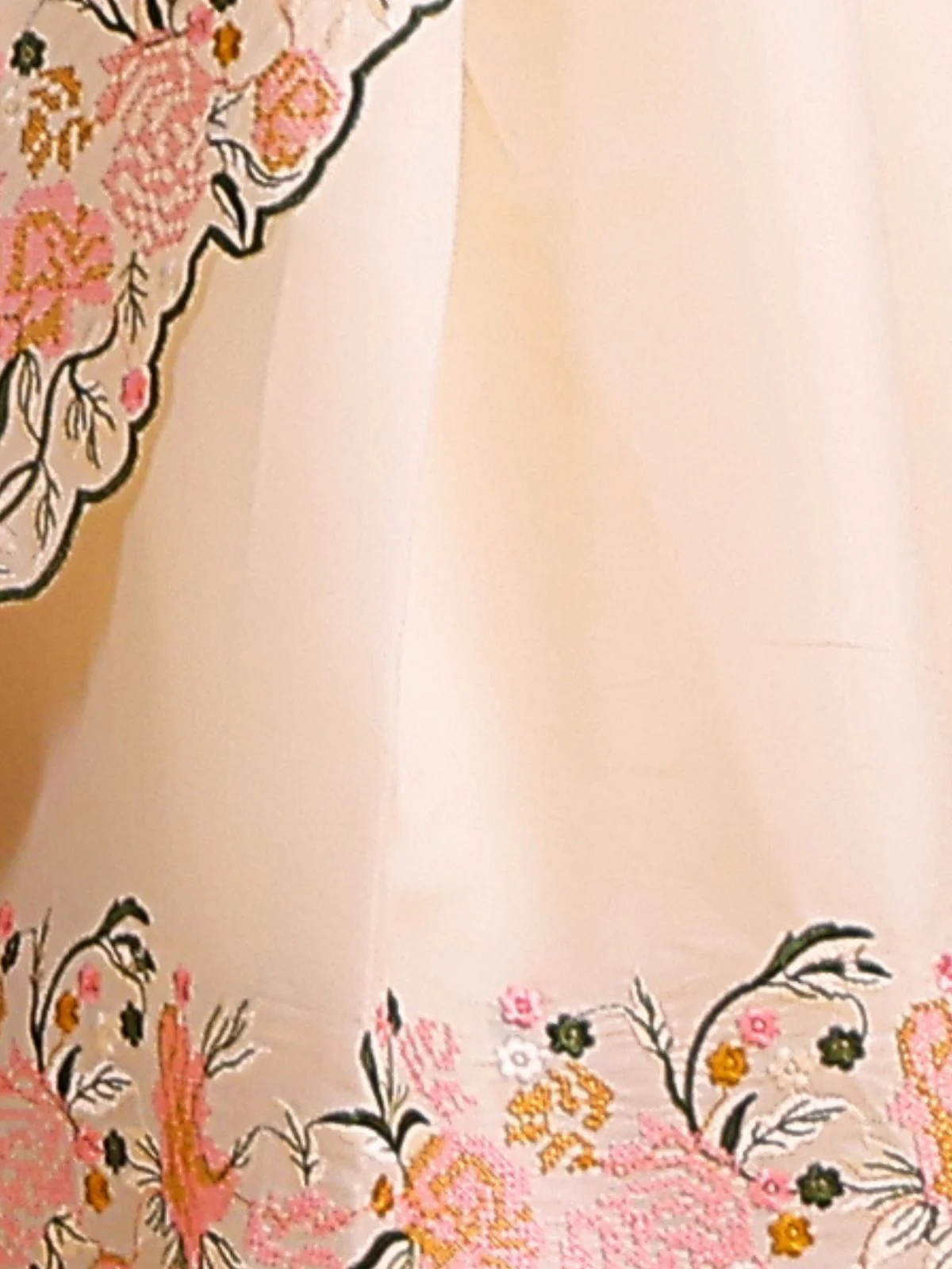 Odette White Silk Blend Embroidered Saree With Unstitched Blouse For Women - Image 5