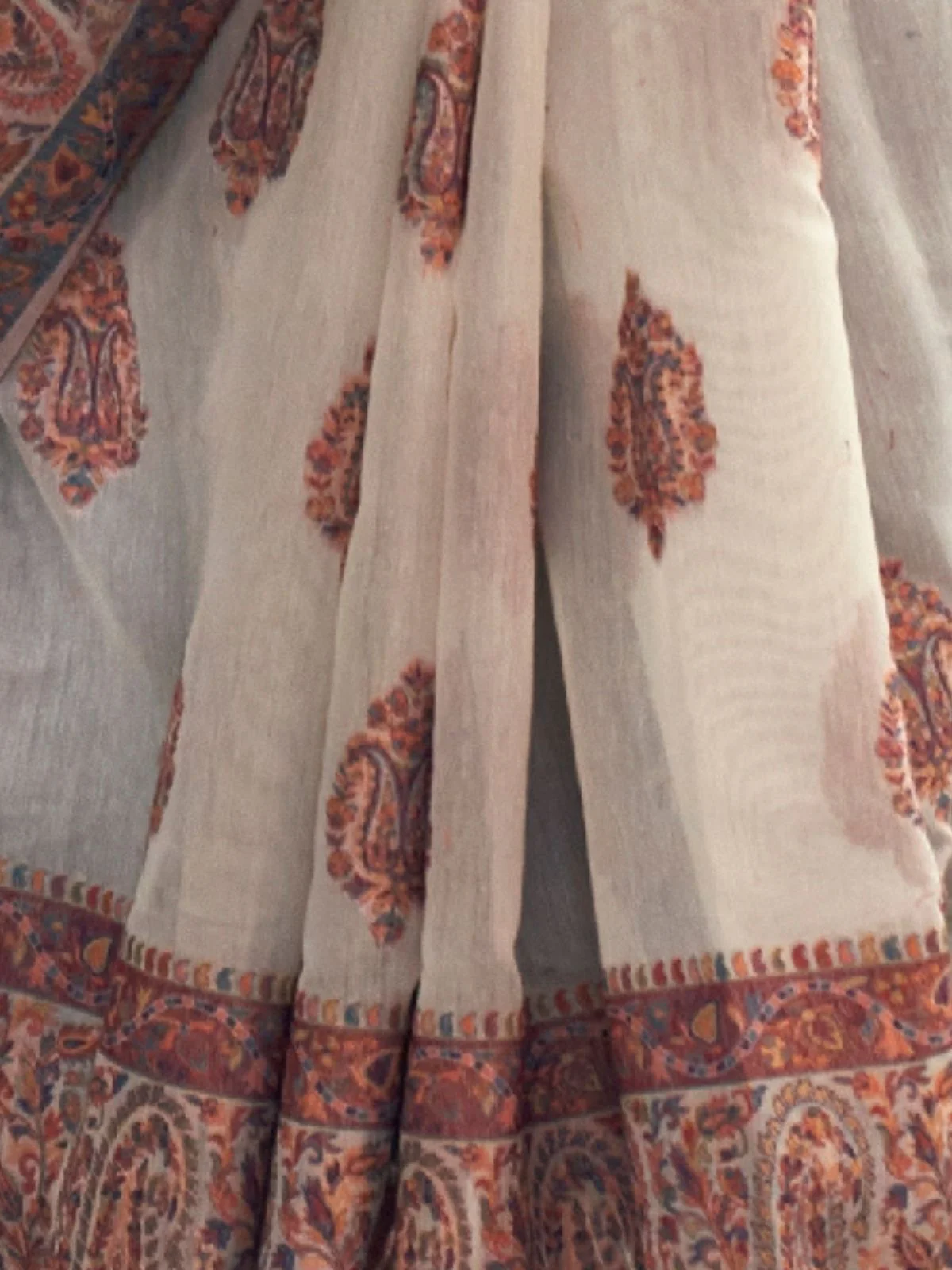 Odette White Silk Blend Woven Saree With Unstitched Blouse For Women - Image 3