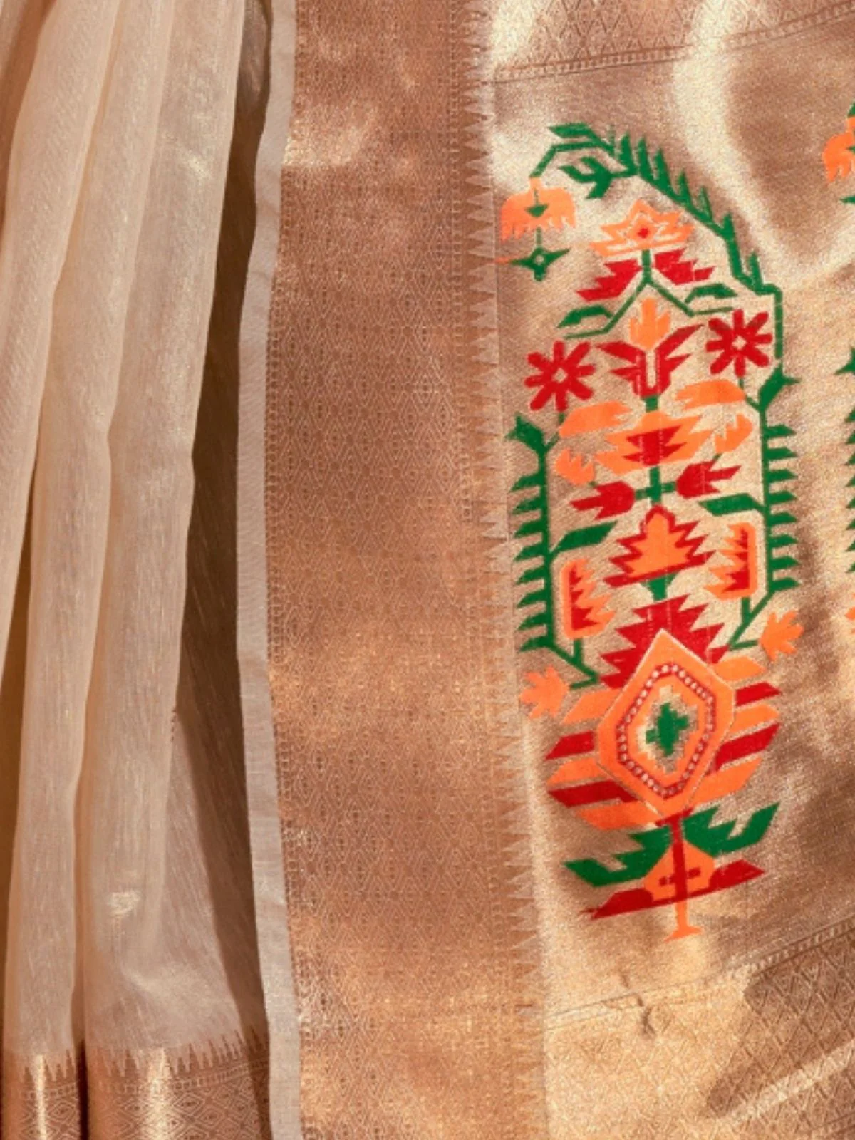 Odette White Tissue Woven Saree With Unstitched Blouse For Women - Image 3