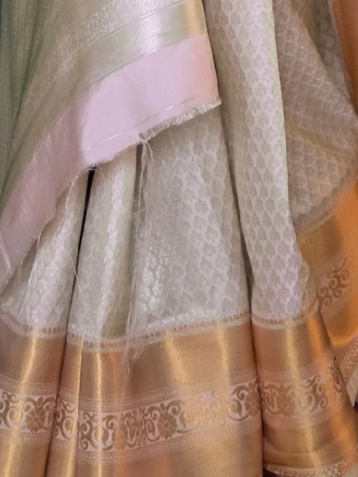 Odette White Woven Design Silk Blend Saree With Unstitched Blouse For Women - Image 3