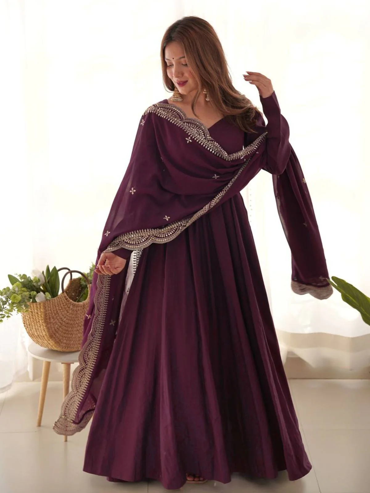 Odette Wine Georgette Plain Kurta Set For Women - Image 3