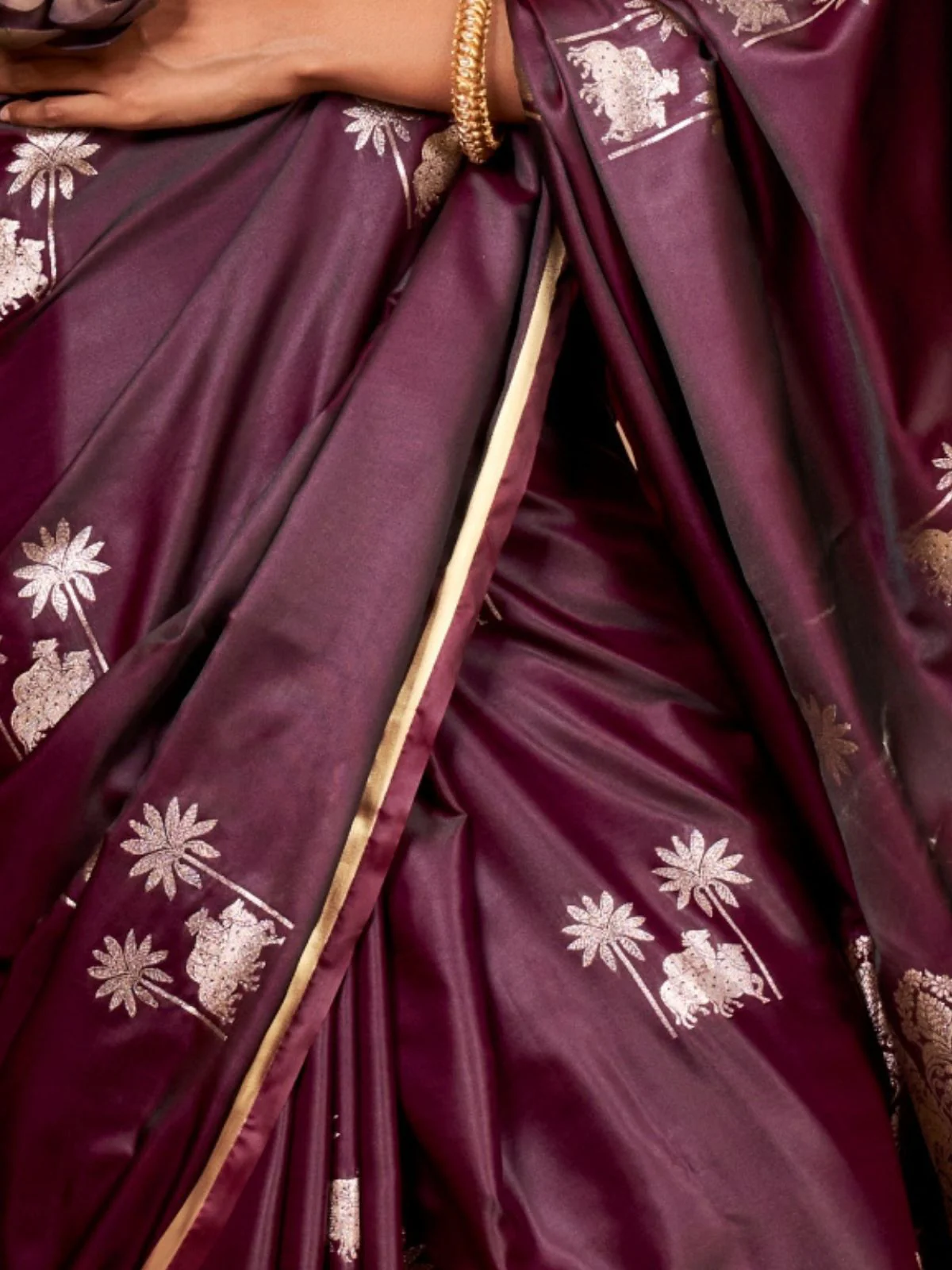 Odette Wine Satin Woven Saree With Unstitched Blouse For Women - Image 3