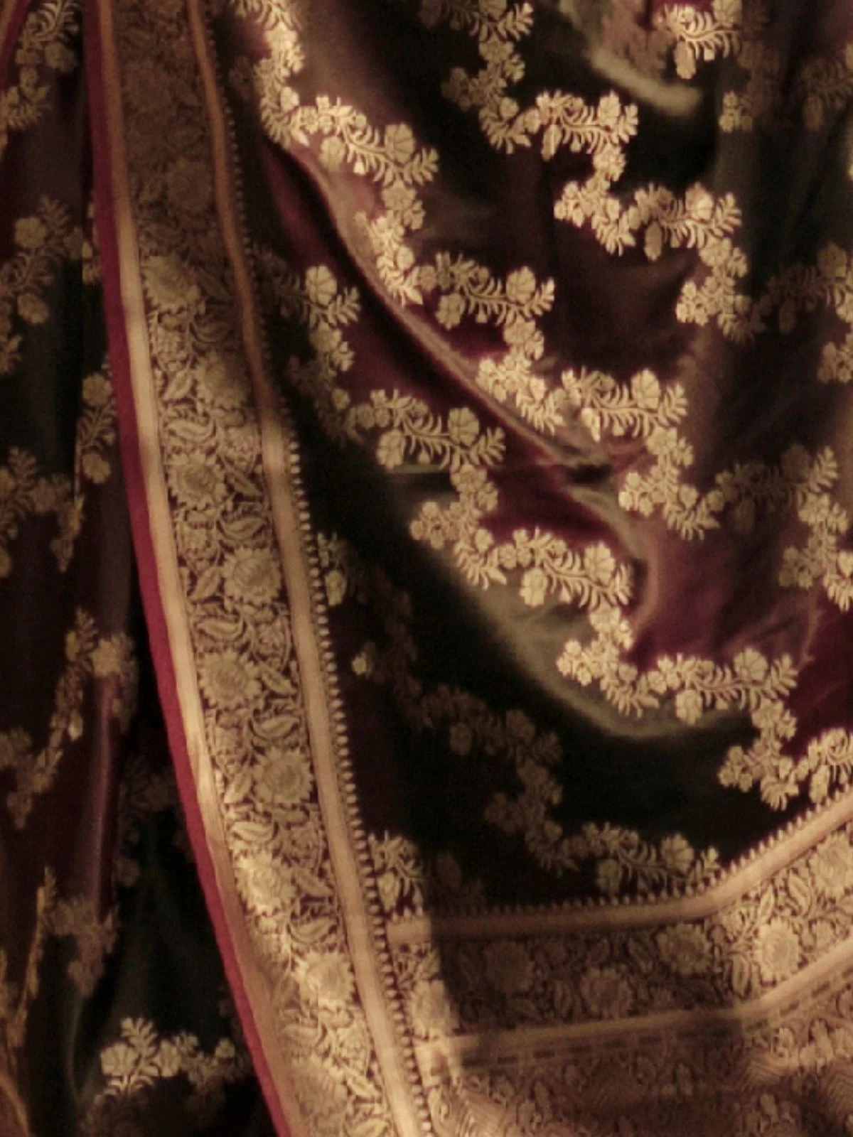 Odette Wine Silk Blend Woven Saree With Unstitched Blouse For Women - Image 3
