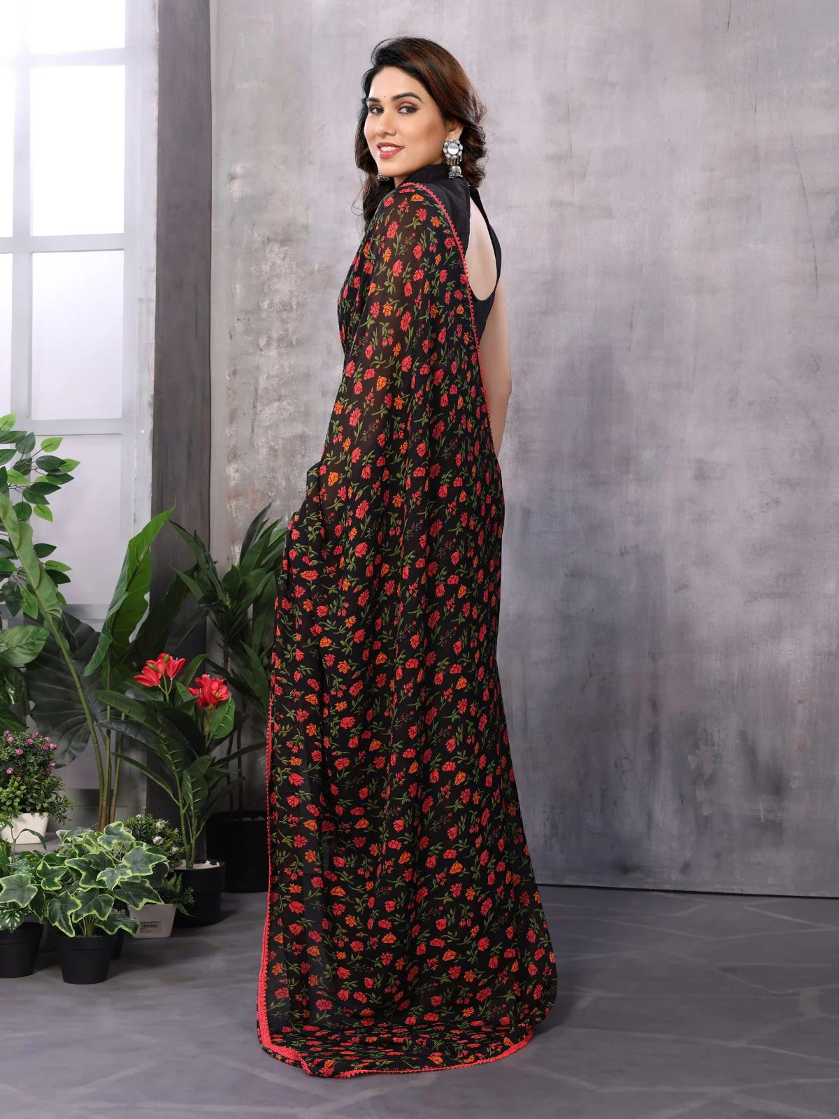 Odette Women Black And Red Georgette Printed Saree With Unstitched Blouse - Image 4