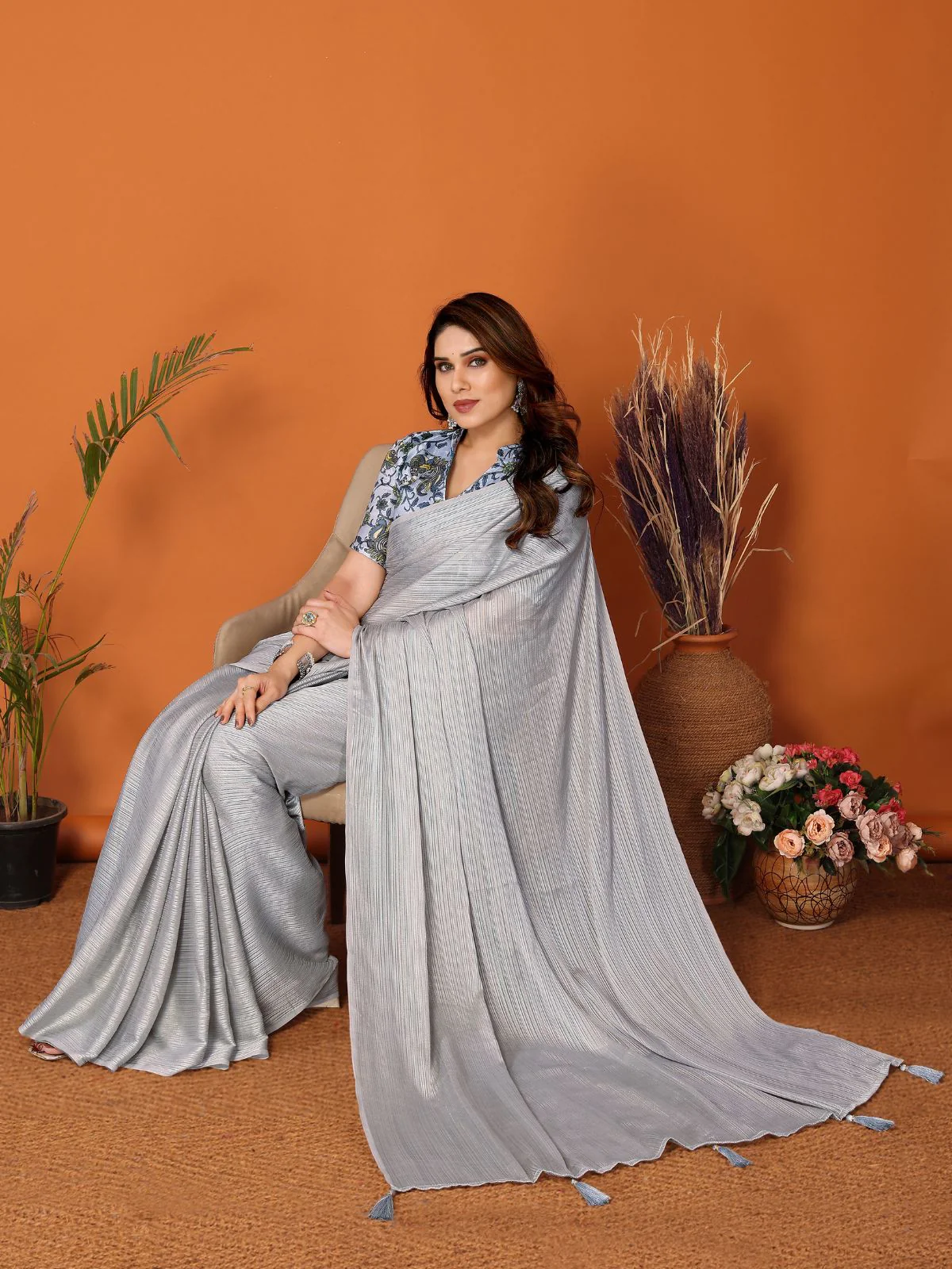 Odette Women Grey Polyester Solid Saree With Unstitched Blouse - Image 2