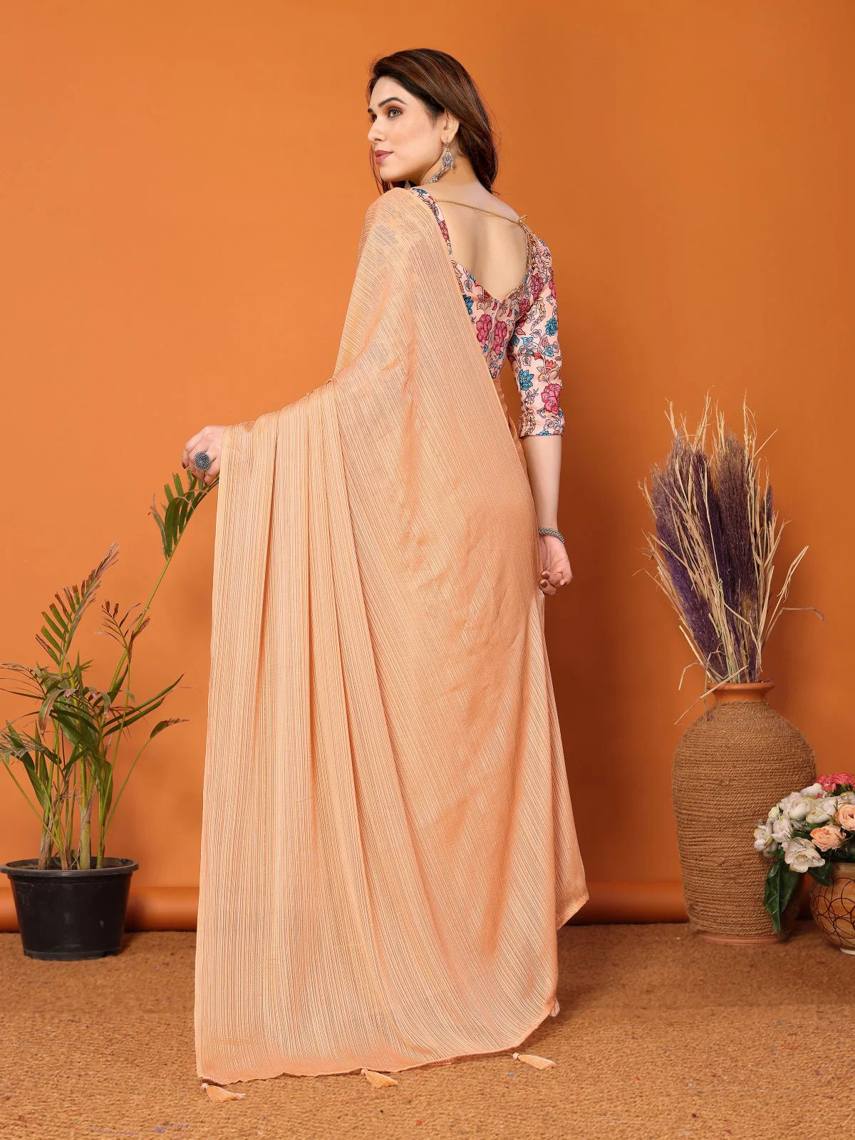 Odette Women Orange Polyester Solid Saree With Unstitched Blouse - Image 2