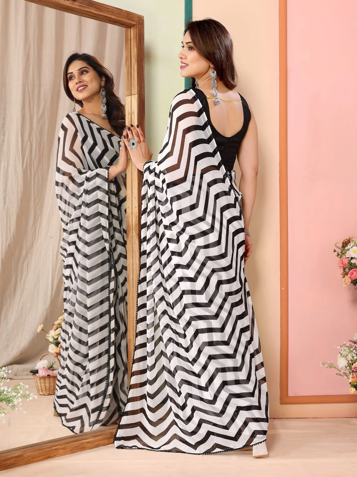 Odette Women White And Black Georgette Printed Saree With Unstitched Blouse - Image 4