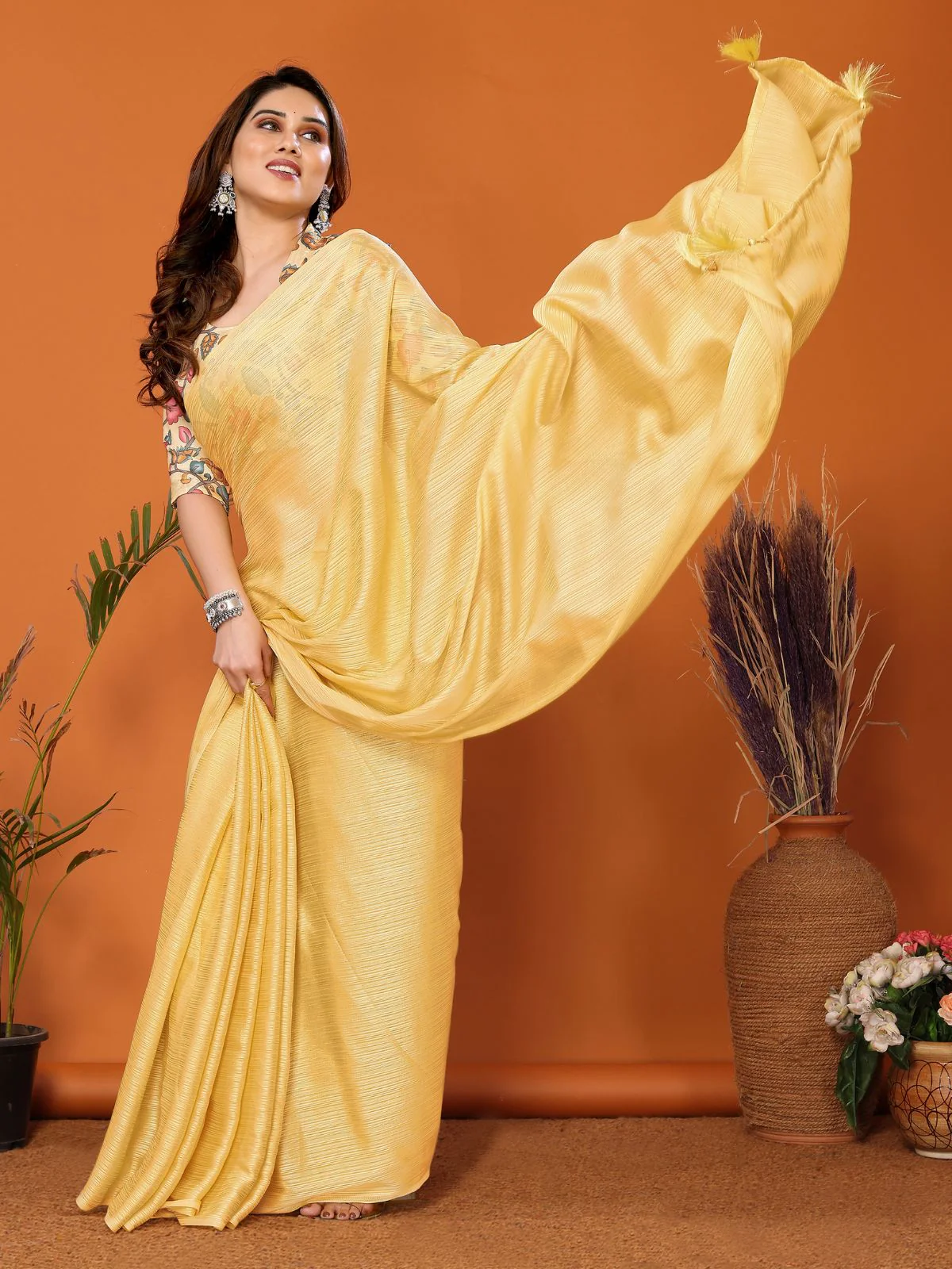Odette Women Yellow Polyester Solid Saree With Unstitched Blouse - Image 2