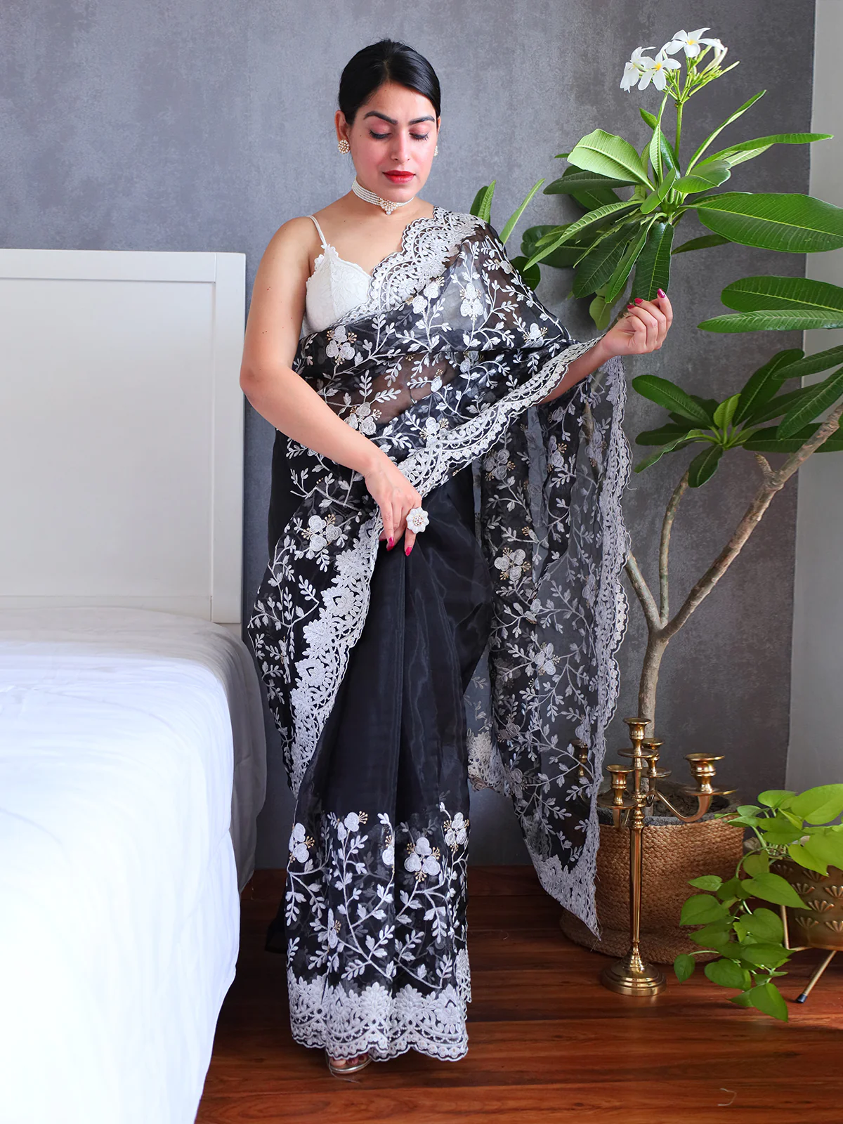 Odette Black Organza  Saree with unstitched Blouse For Women - Image 2