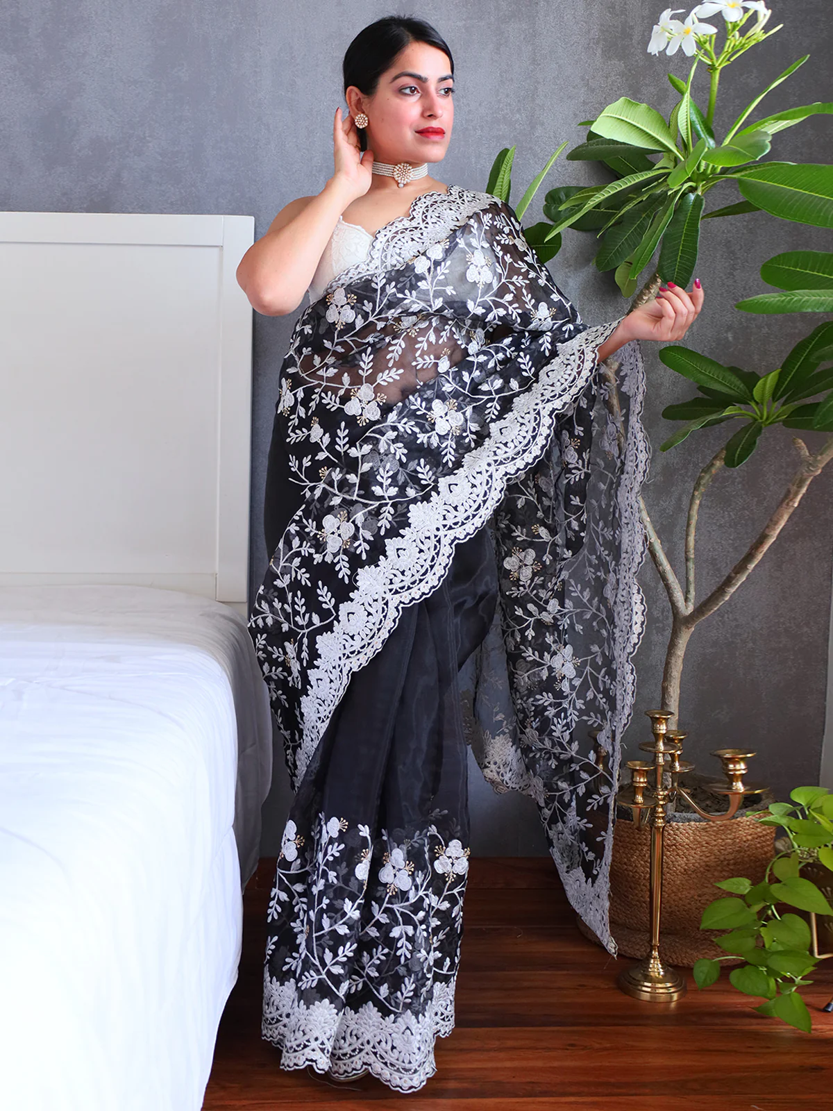 Odette Black Organza  Saree with unstitched Blouse For Women - Image 3