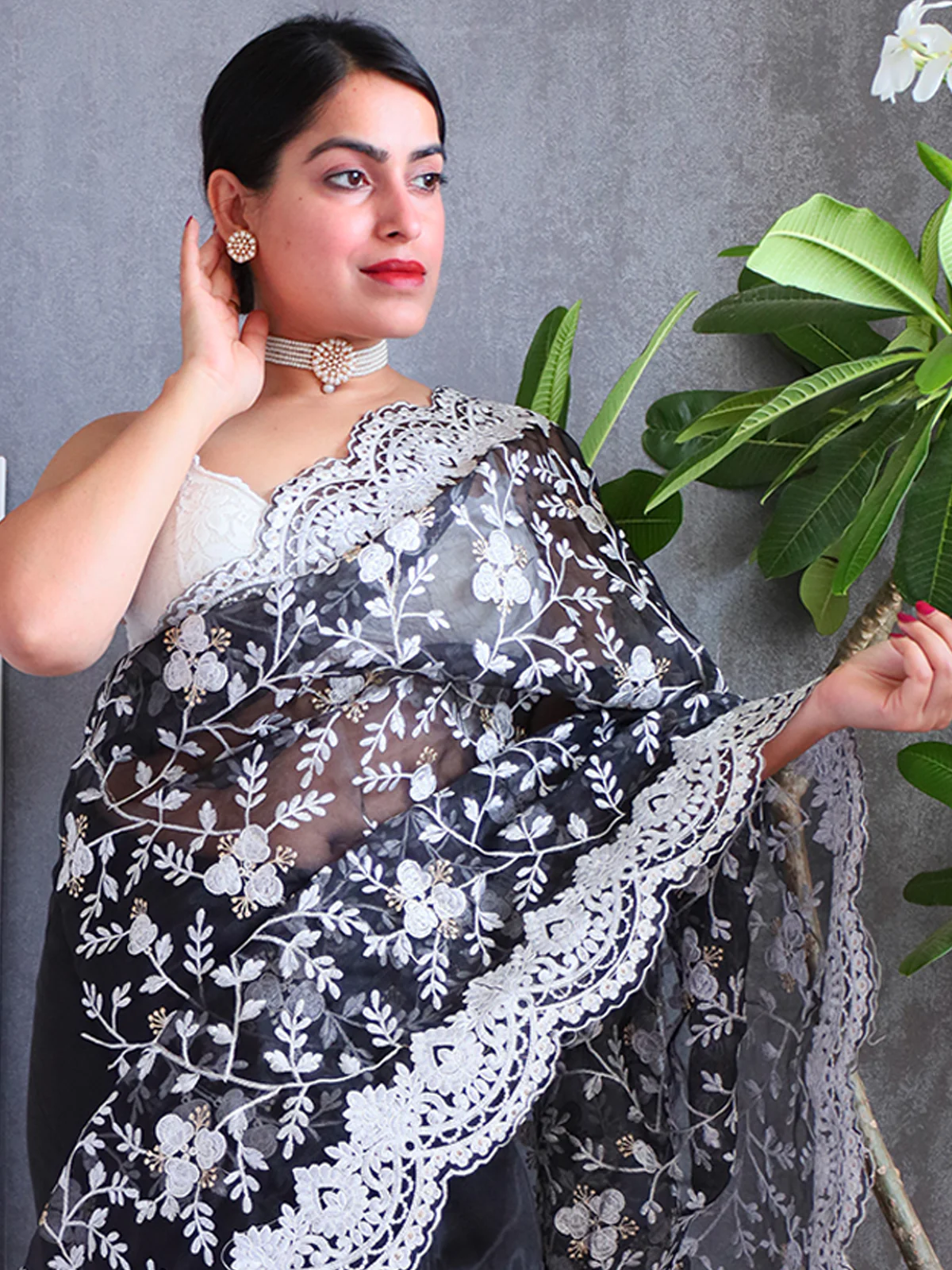 Odette Black Organza  Saree with unstitched Blouse For Women - Image 6