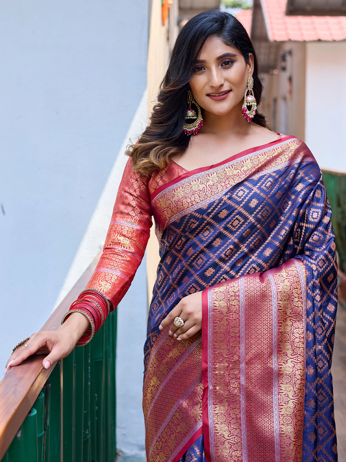 Odette Blue Silk  Saree with unstitched Blouse For Women - Image 4