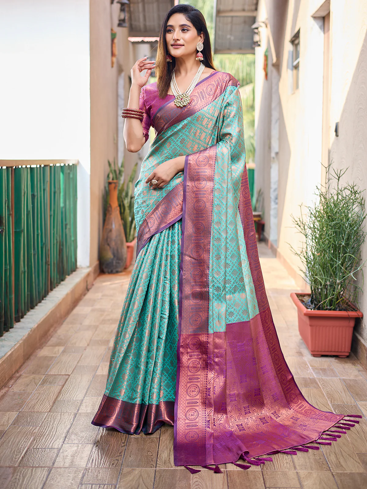 Odette Women's Blue Silk  Saree with unstitched Blouse - Image 2
