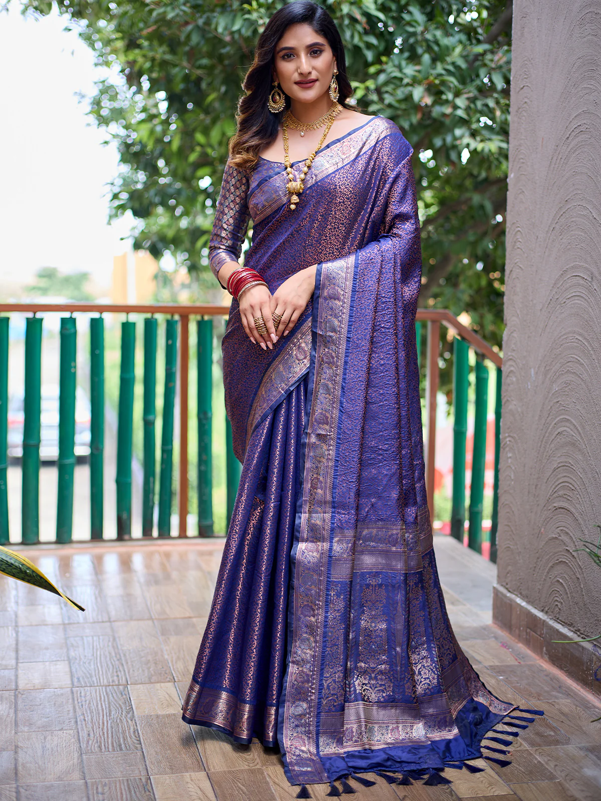 Odette Women's Blue Silk Saree with Unstitched Blouse - Image 2