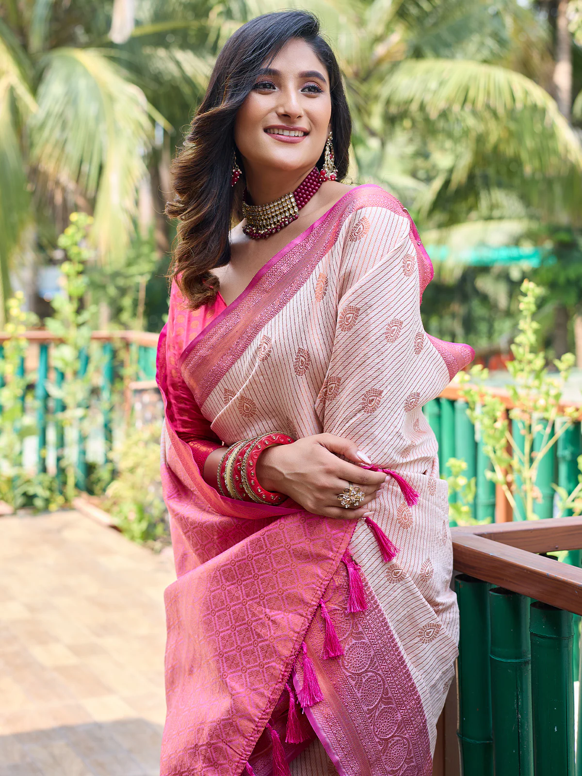 Odette Women's Off White Silk  Saree with unstitched Blouse - Image 3