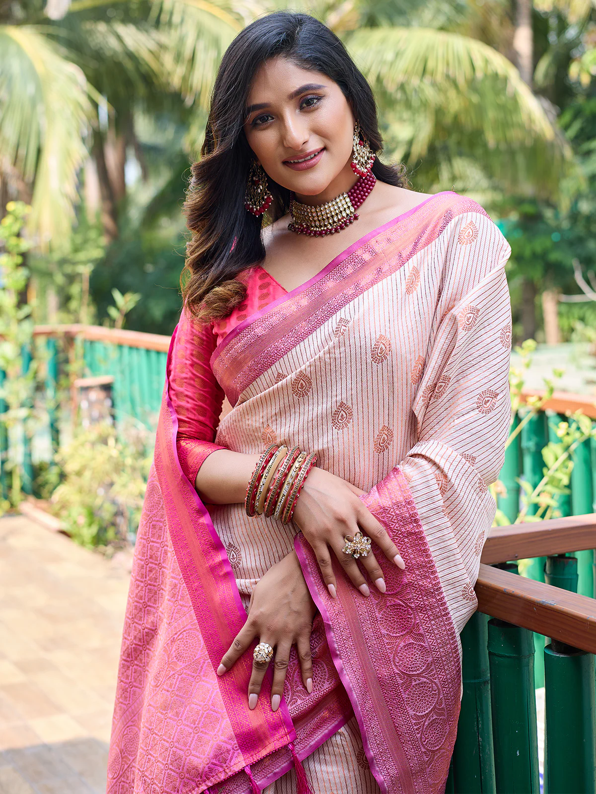 Odette Women's Off White Silk  Saree with unstitched Blouse - Image 4
