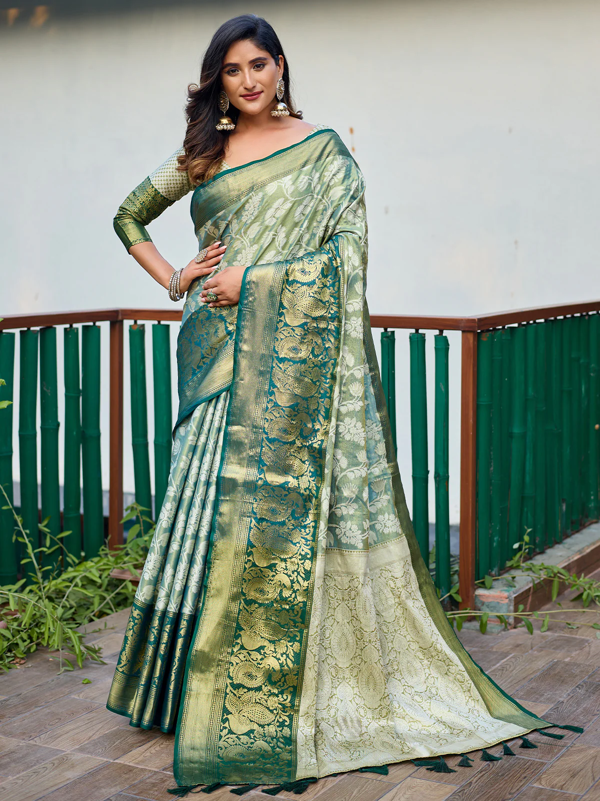 Odette Women's Green Banarasi Silk  Saree with unstitched Blouse - Image 2