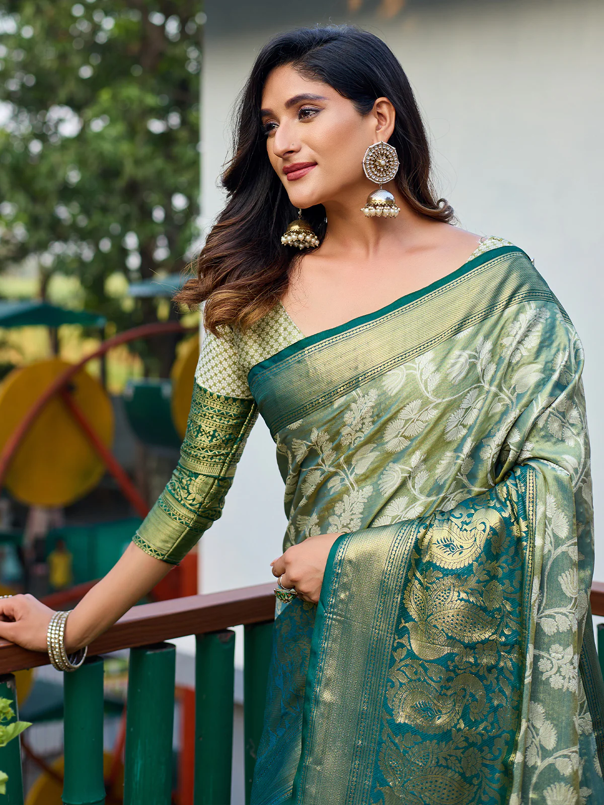 Odette Women's Green Banarasi Silk  Saree with unstitched Blouse - Image 3