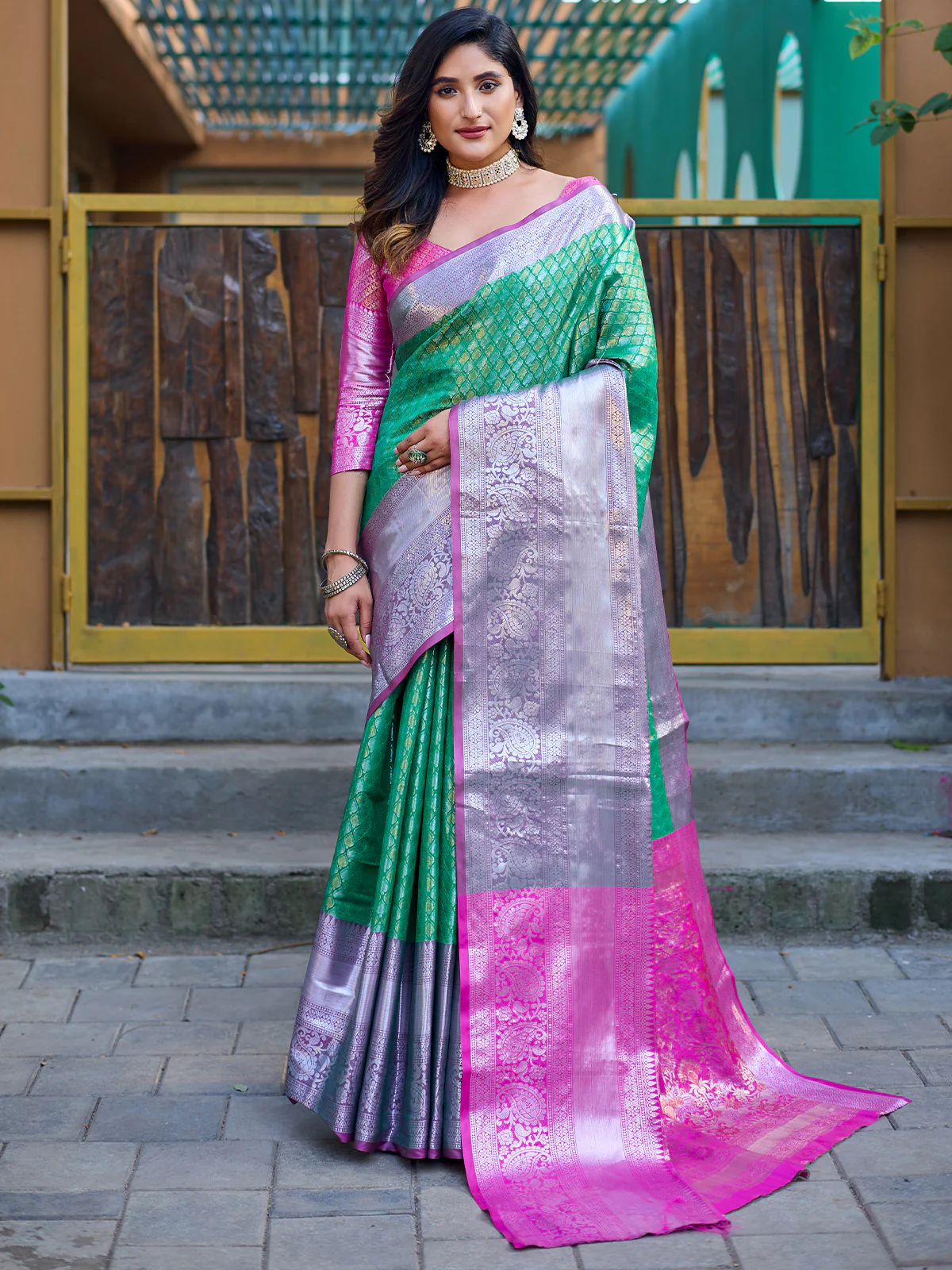 Odette Green Banarasi Silk Saree with unstitched Blouse For Women - Image 2