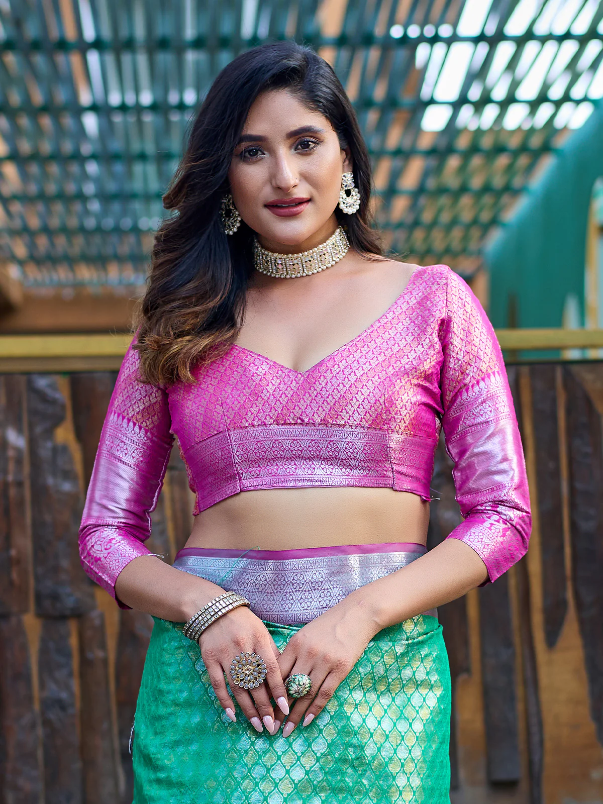 Odette Green Banarasi Silk Saree with unstitched Blouse For Women - Image 4