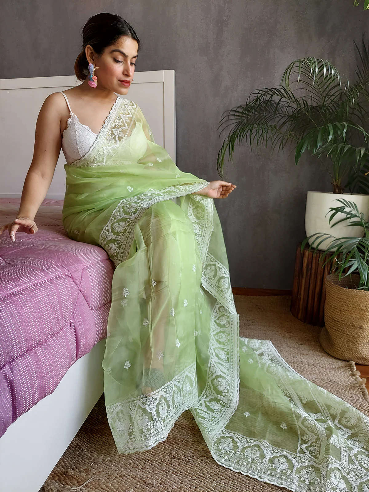 Odette Green Organza  Saree with unstitched Blouse For Women - Image 4