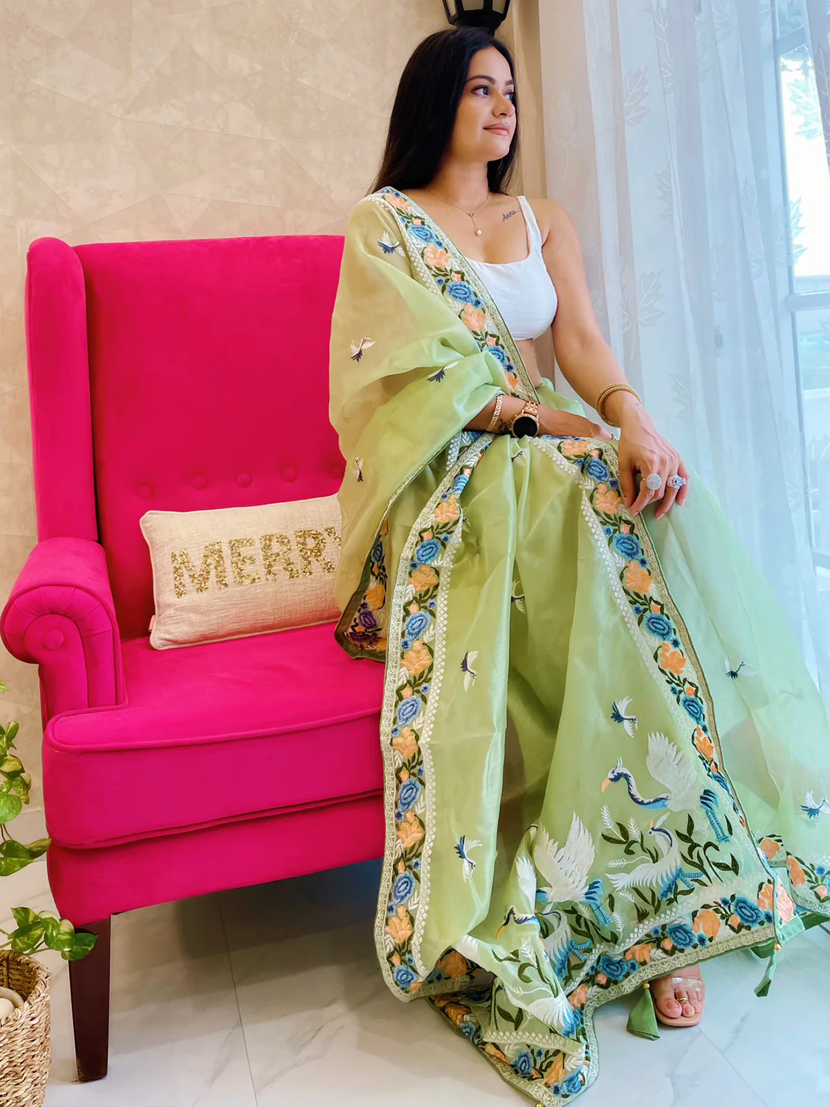 Odette Green Organza  Saree with unstitched Blouse For Women - Image 2