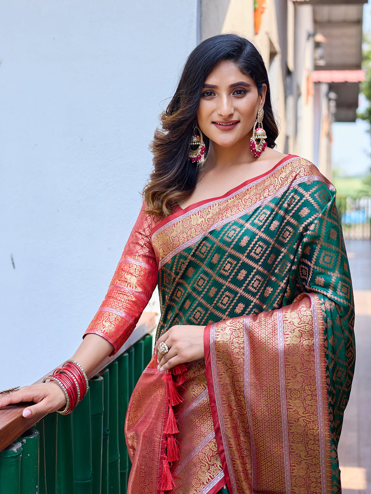 Odette Green Silk Saree with unstitched Blouse for Women - Image 3