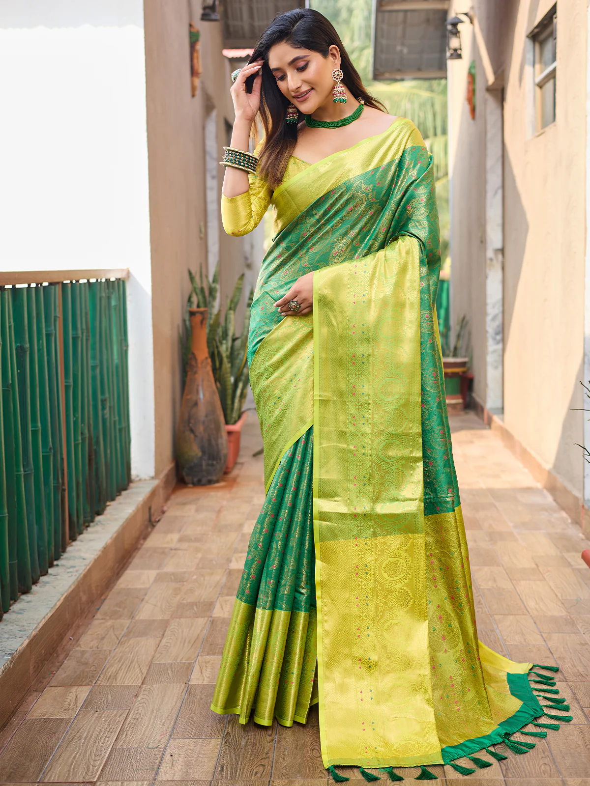 Odette Women's Green Silk  Saree with unstitched Blouse - Image 2