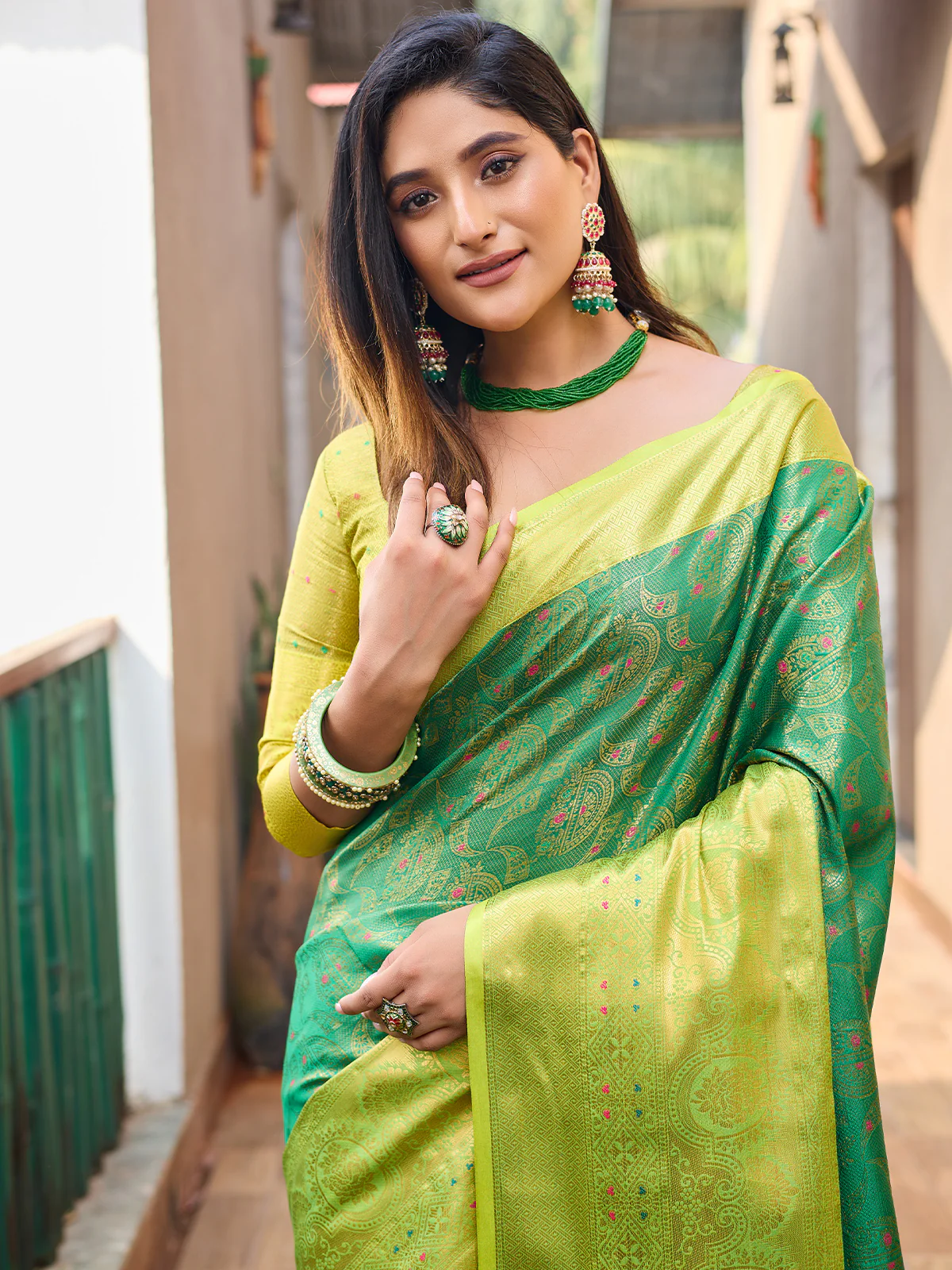 Odette Women's Green Silk  Saree with unstitched Blouse - Image 3