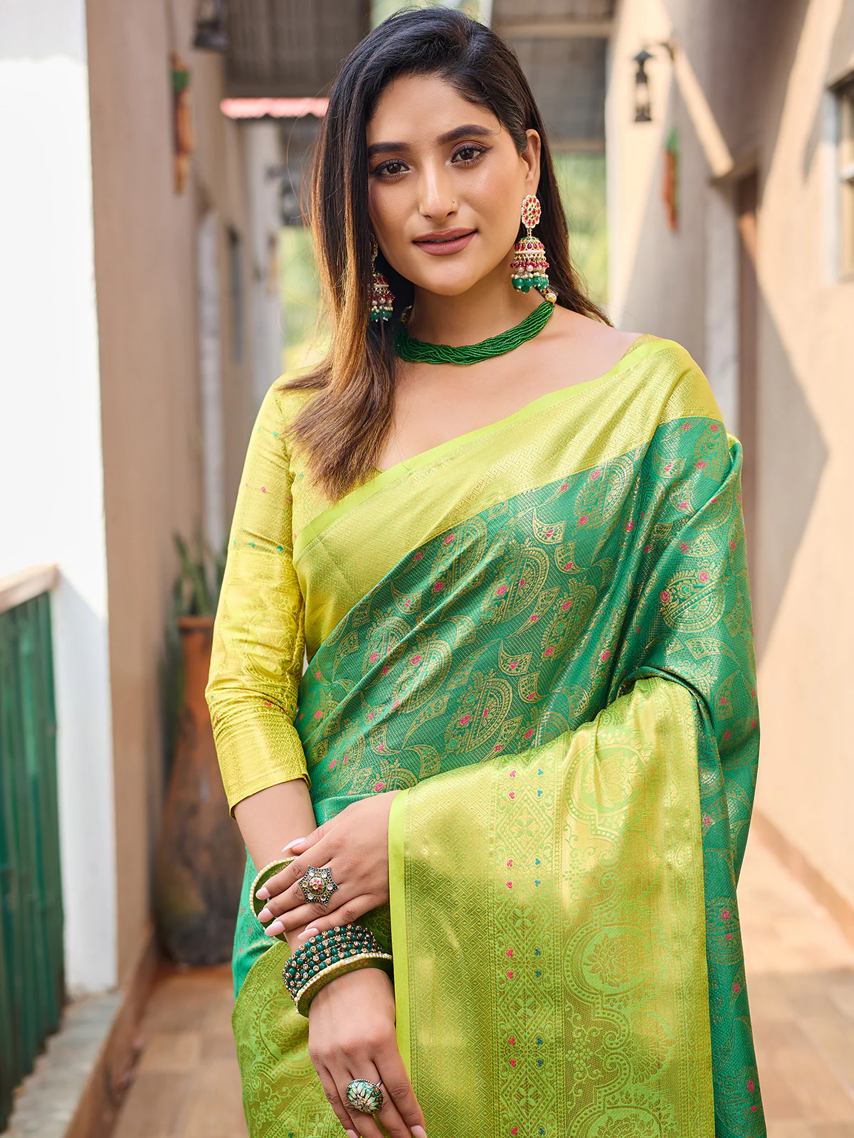 Odette Women's Green Silk  Saree with unstitched Blouse - Image 4