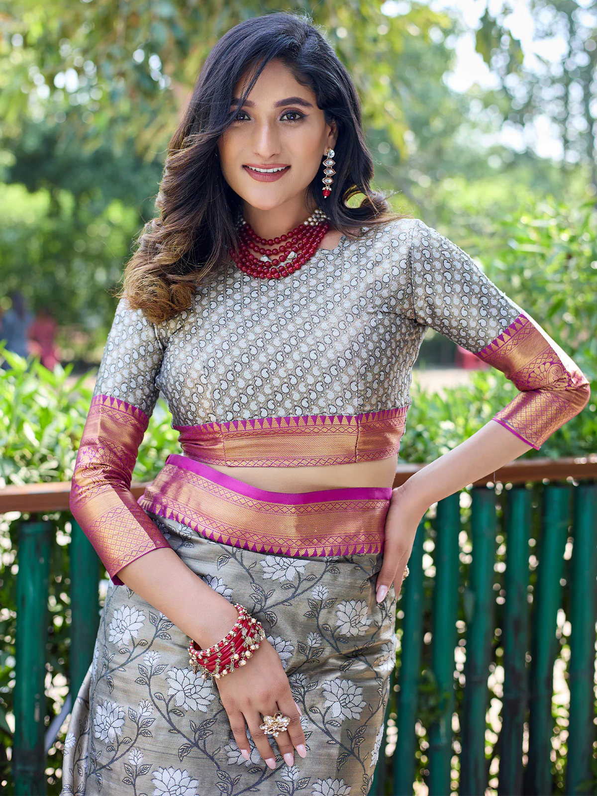 Odette Grey Silk Saree with unstitched Blouse For Women - Image 4