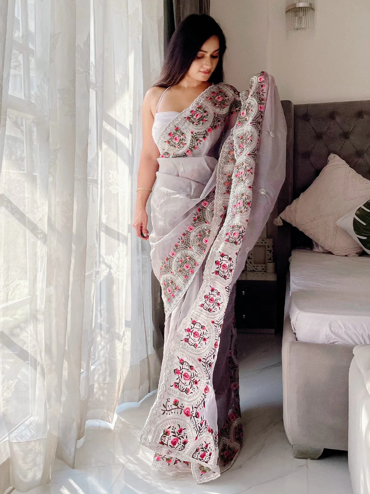 Odette Women's Light Purple Organza  Saree with unstitched Blouse - Image 4