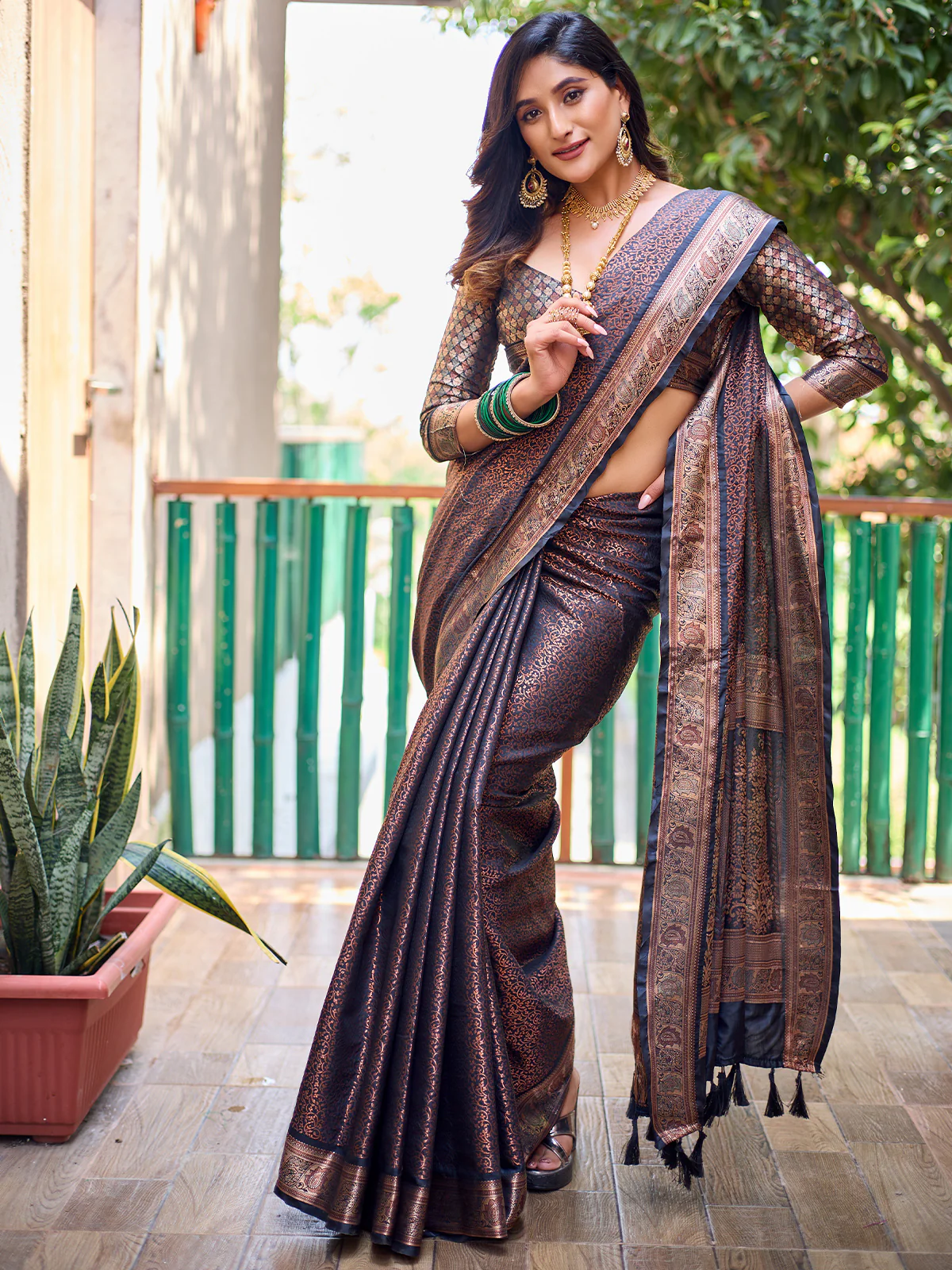 Odette Women's Navy Blue Silk  Saree with unstitched Blouse - Image 2