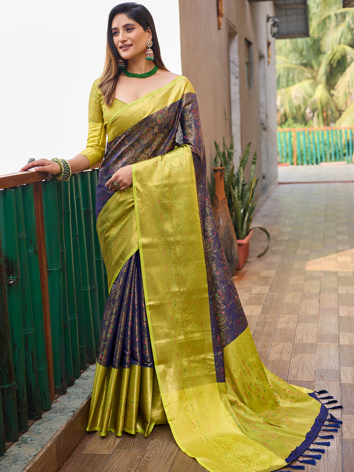 Odette Navy Blue Silk  Saree with unstitched Blouse For Women - Image 2