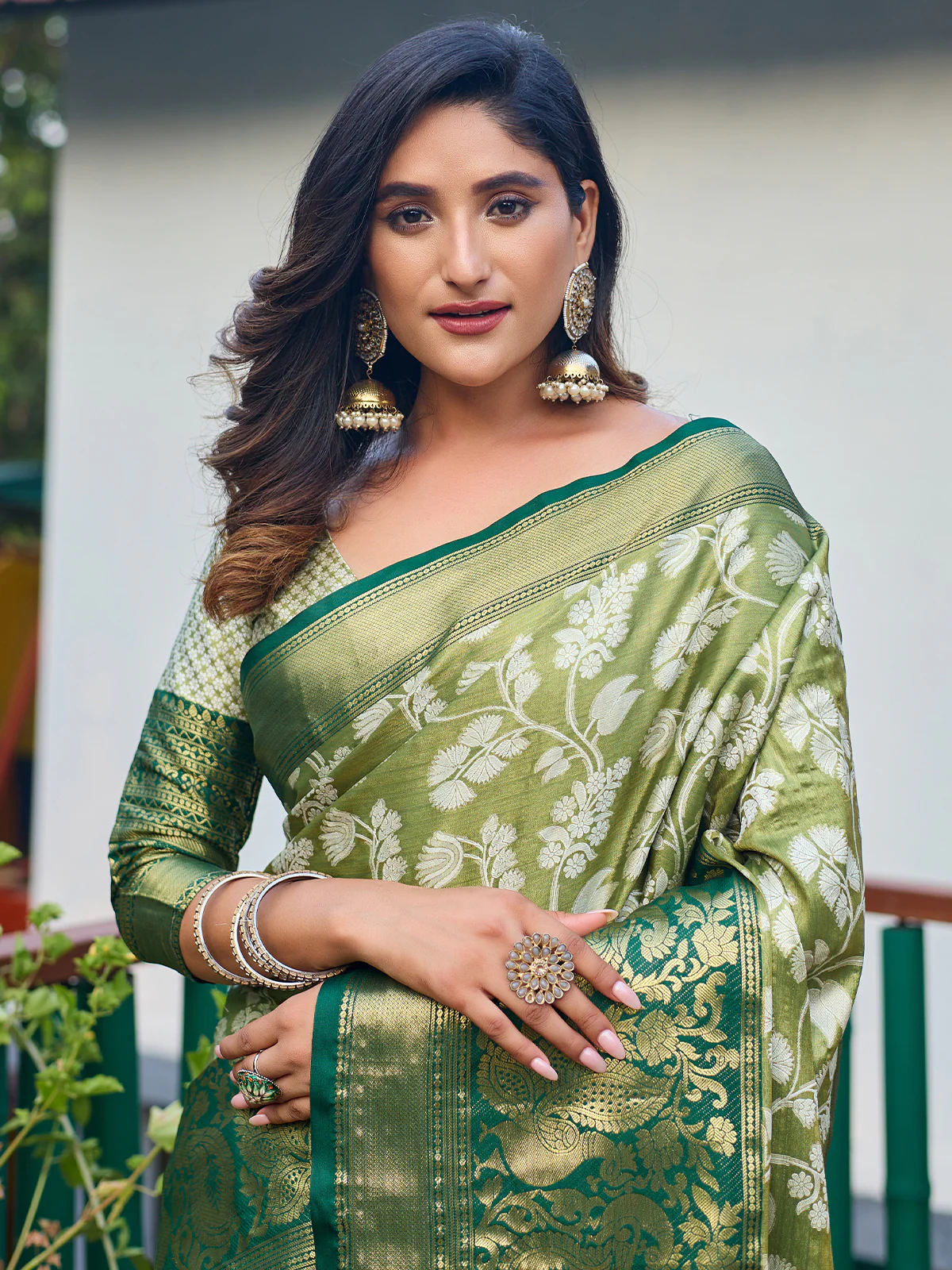 Odette Women's Olive Banarasi Silk  Saree with unstitched Blouse - Image 4